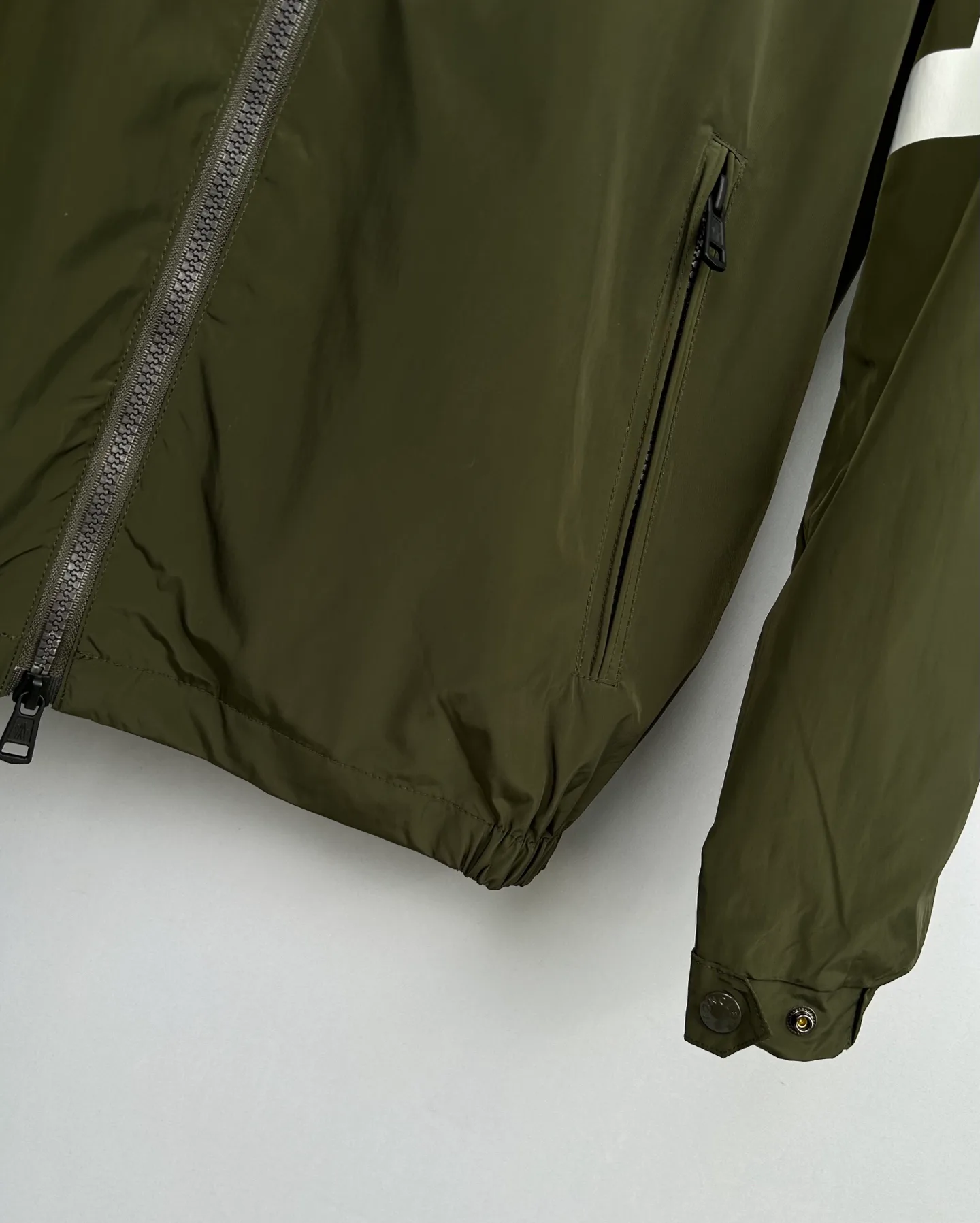 Куртки И Пуховики Мужские Moncler 13137534