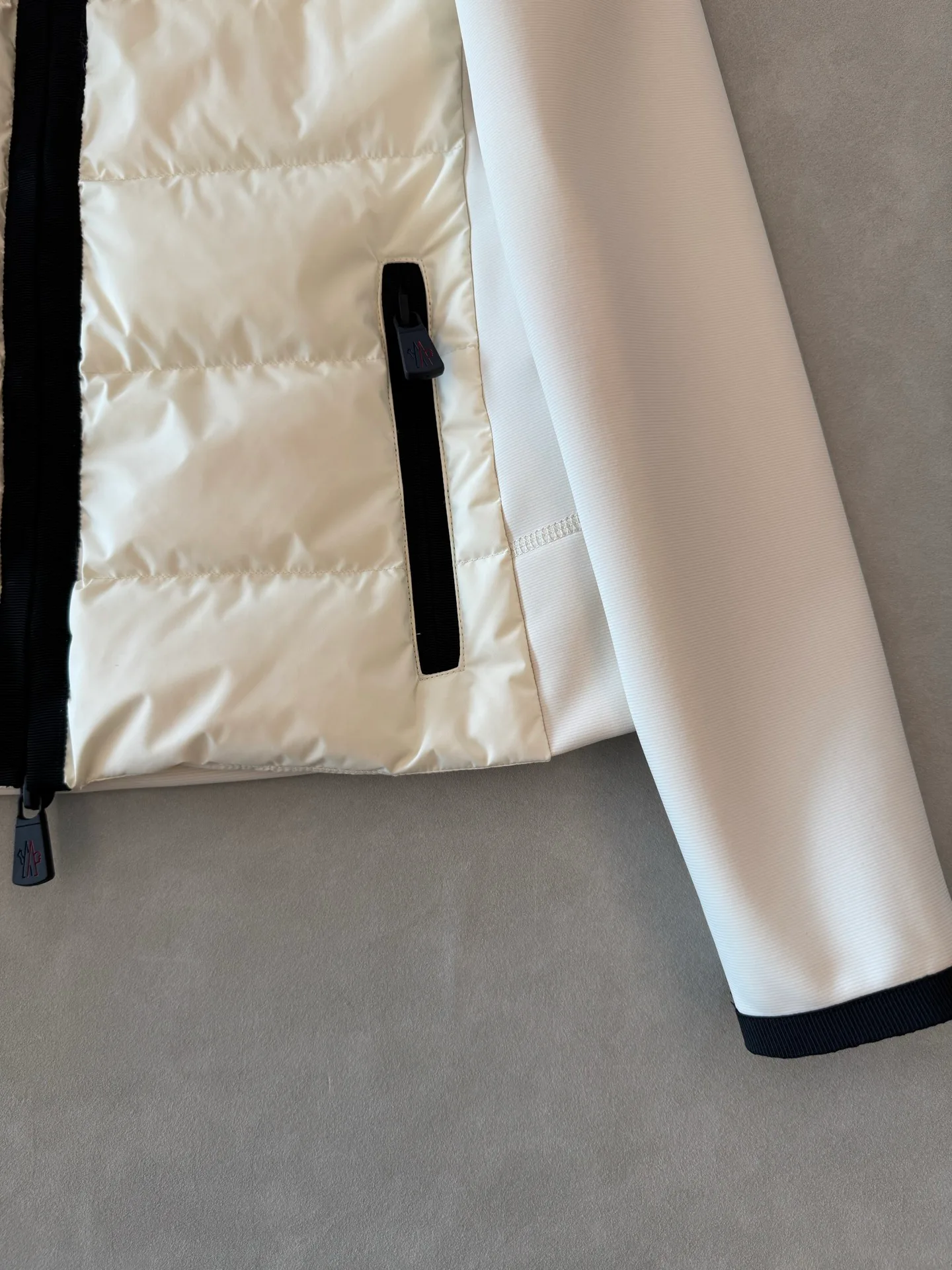 Куртки И Пуховики Женские Moncler 18491937