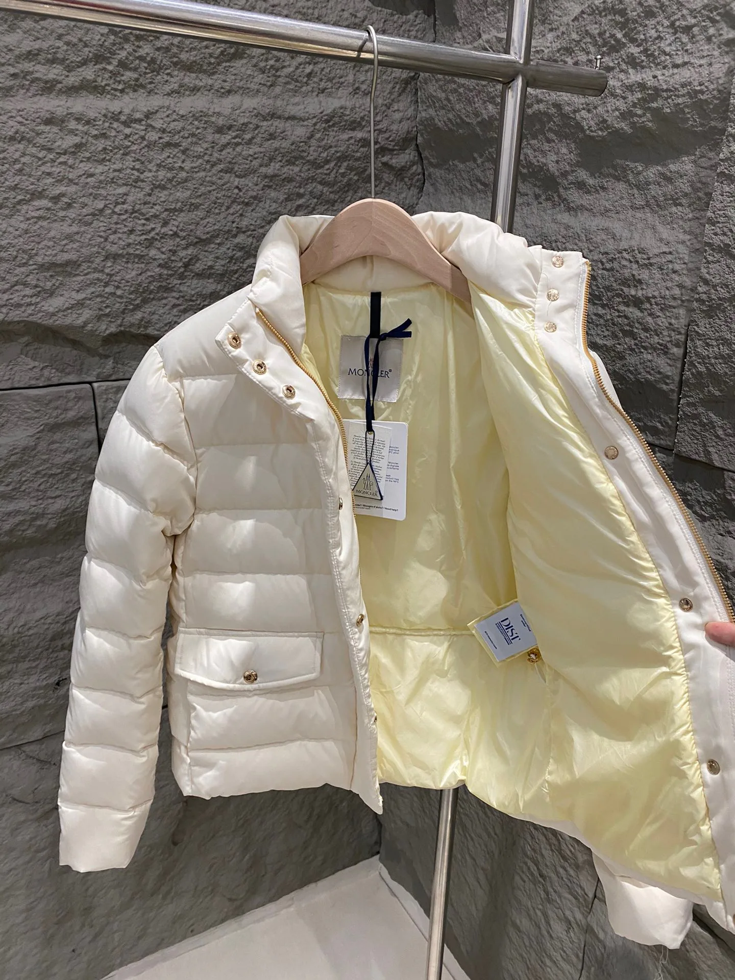 Куртки И Пуховики Женские Moncler 18326251