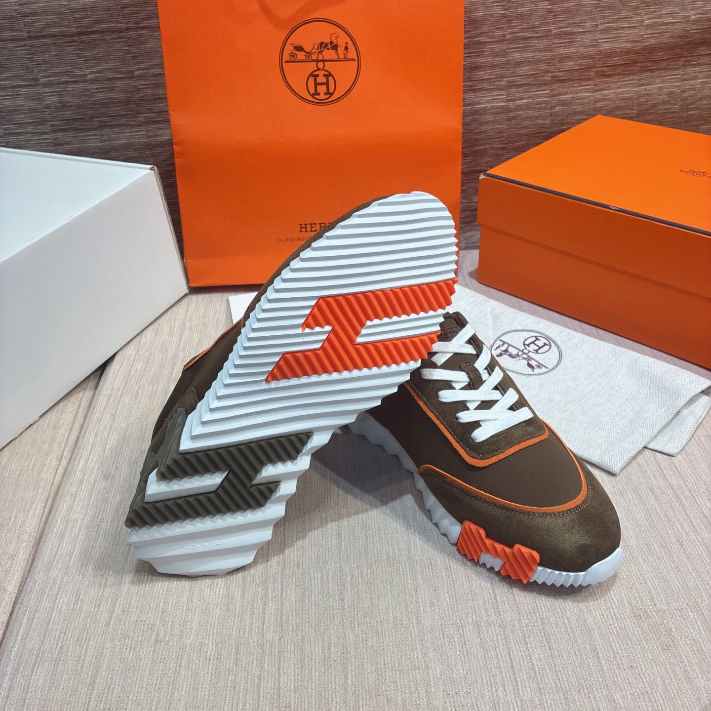 Кроссовки Женские Hermes 17977066