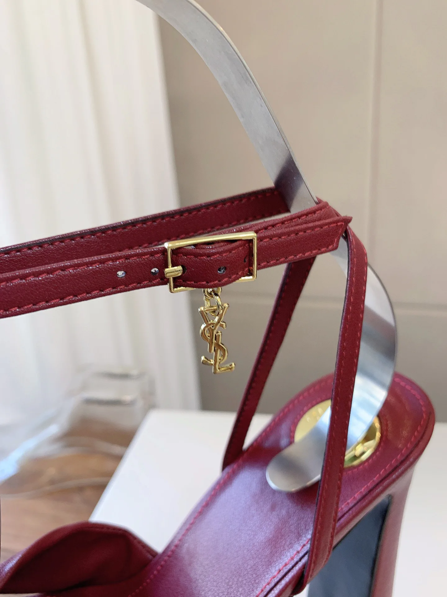 Босоножки Женские Saint Laurent 18427877