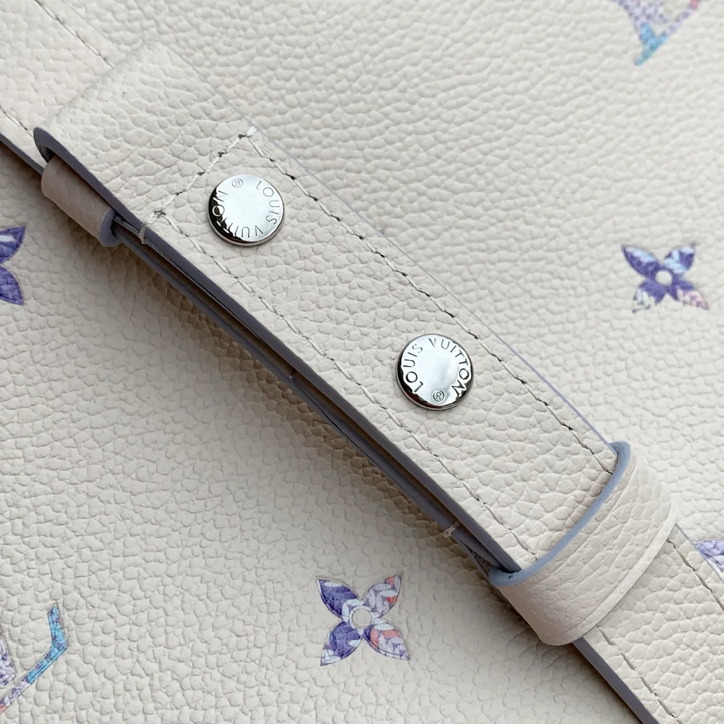 Классические Сумки Женские Louis Vuitton 18147487