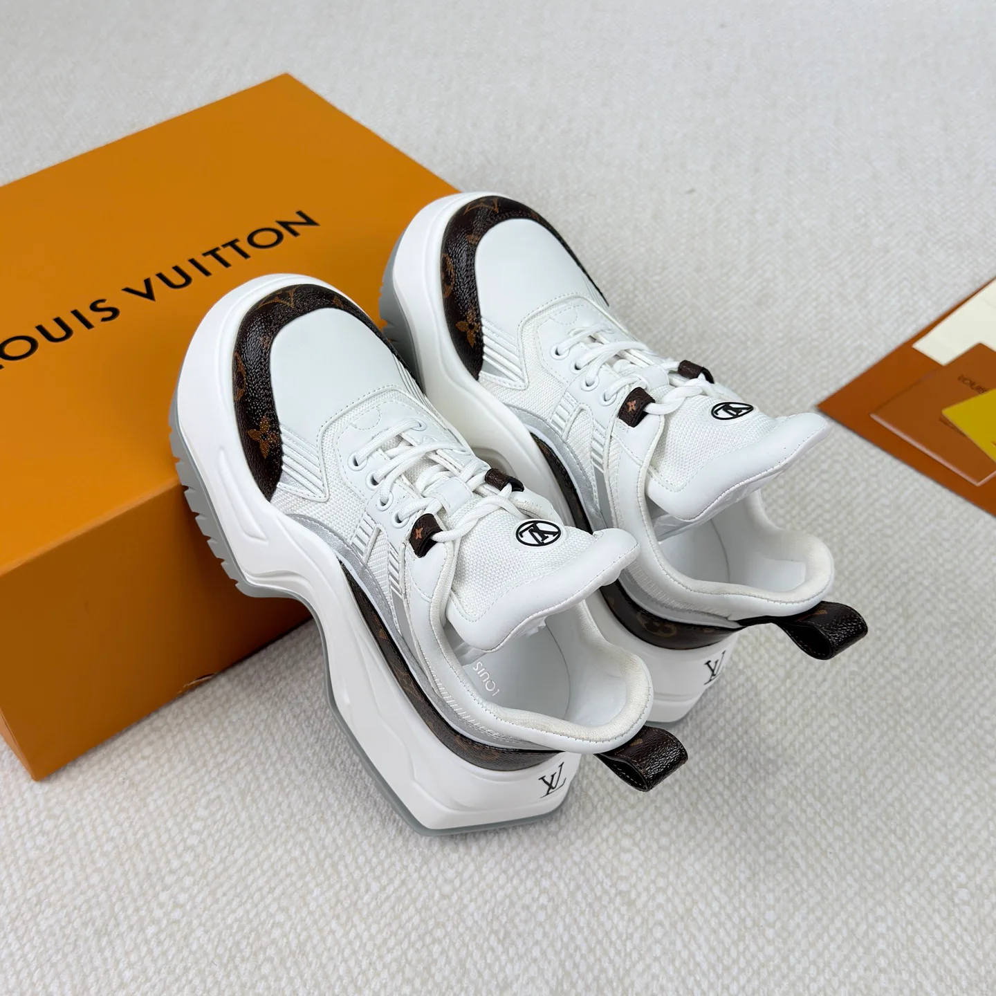 Кроссовки Женские Louis Vuitton 18892466