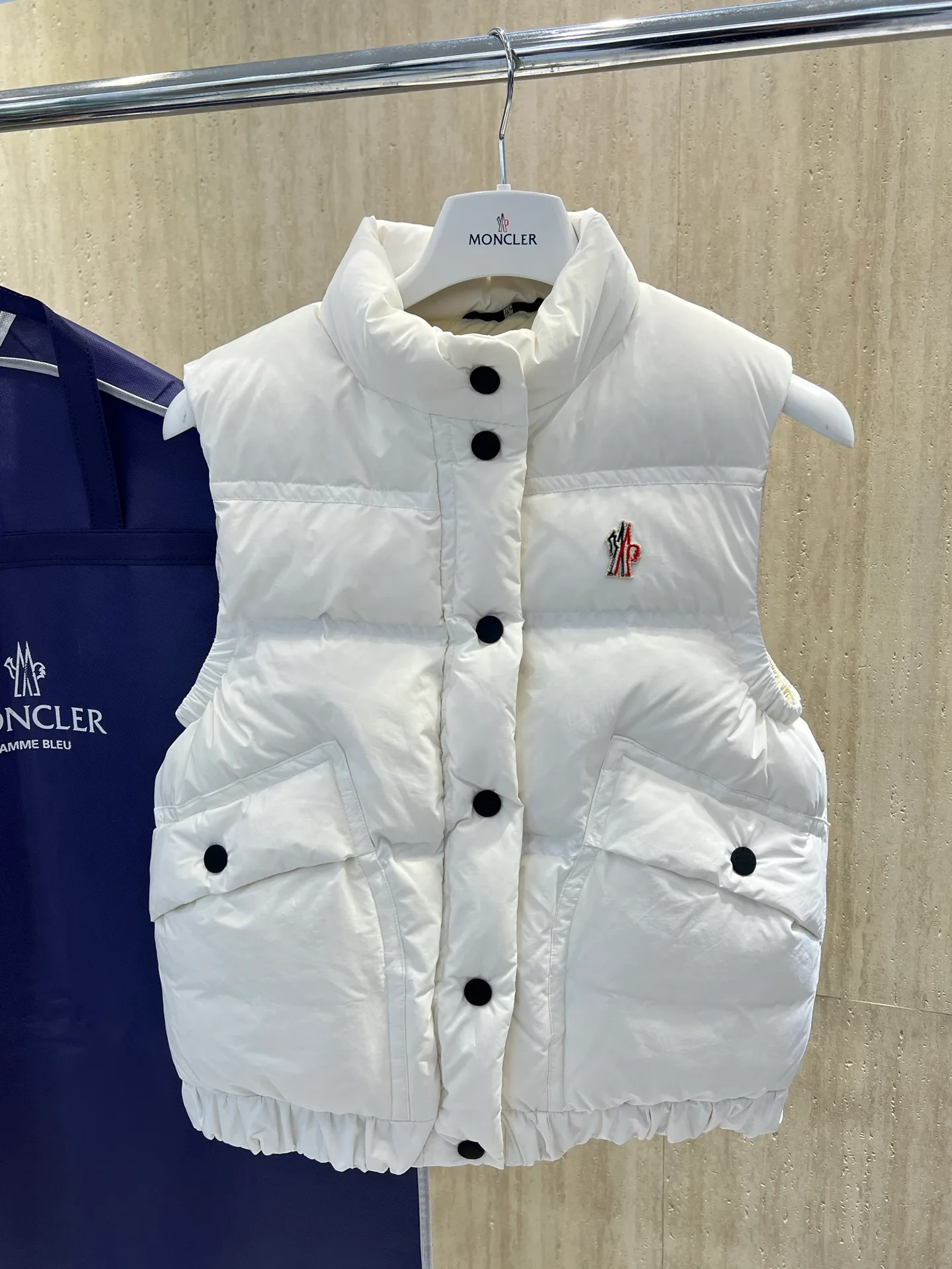 Жилеты Женские Moncler 18346159