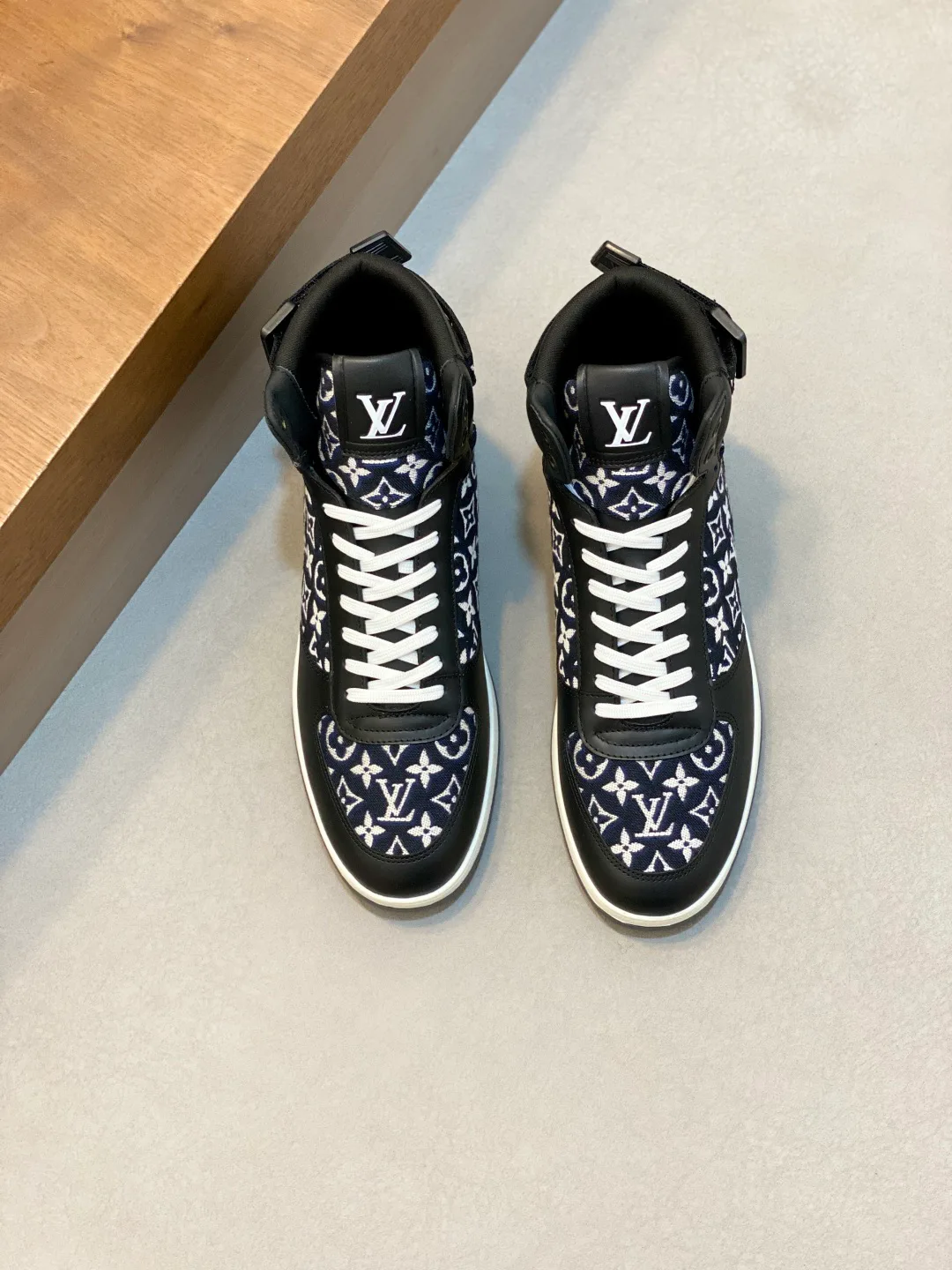 Кроссовки Мужские Louis Vuitton 18399950