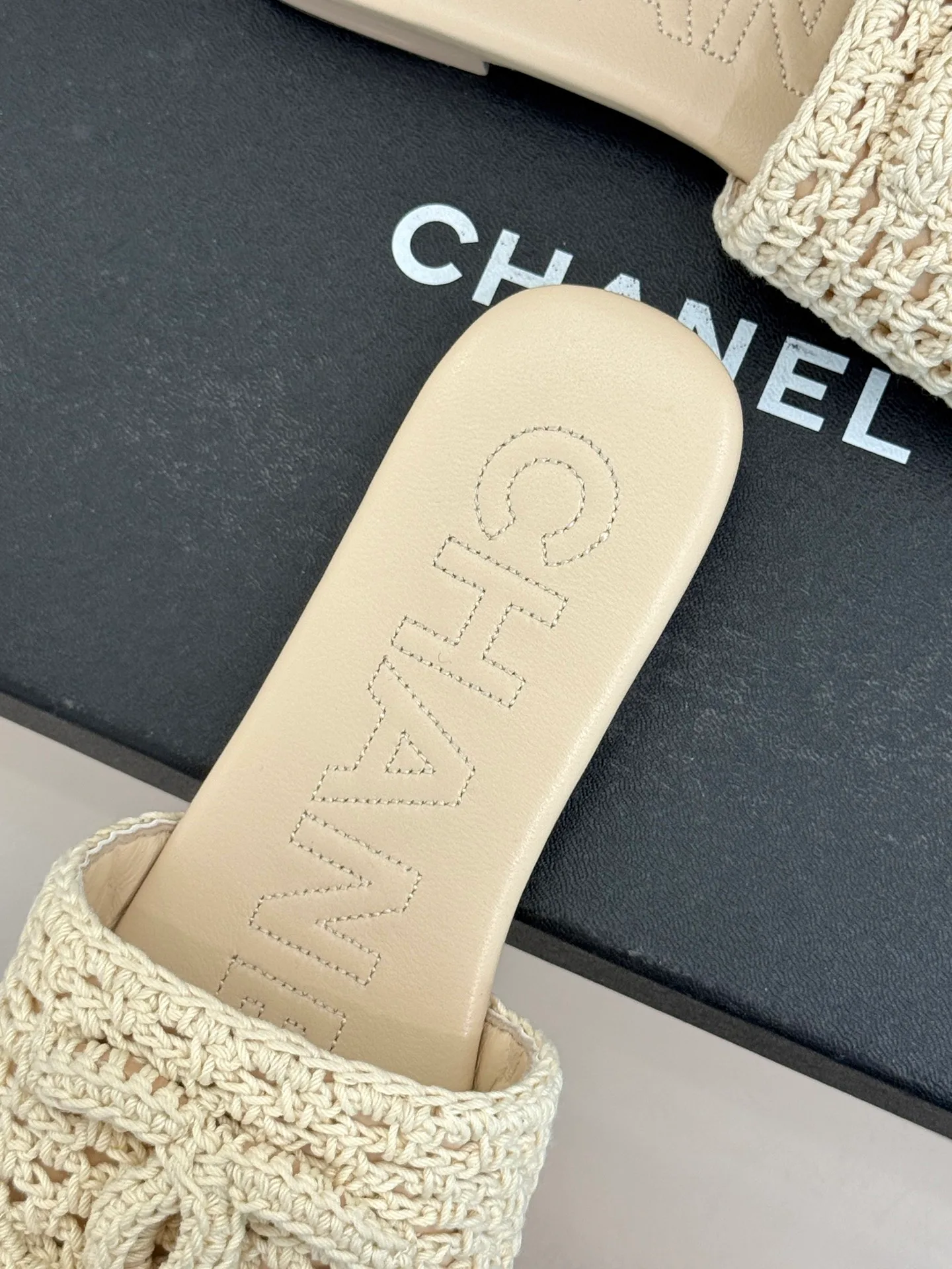 Шлепанцы Женские Chanel 11485812