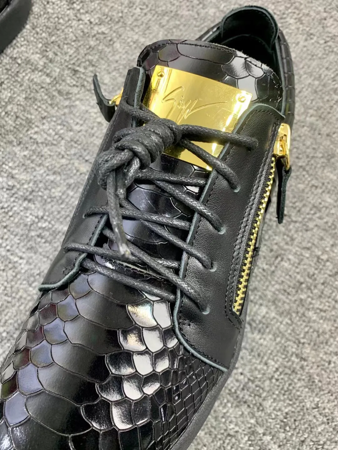 Кроссовки Женские Giuseppe Zanotti 17955596