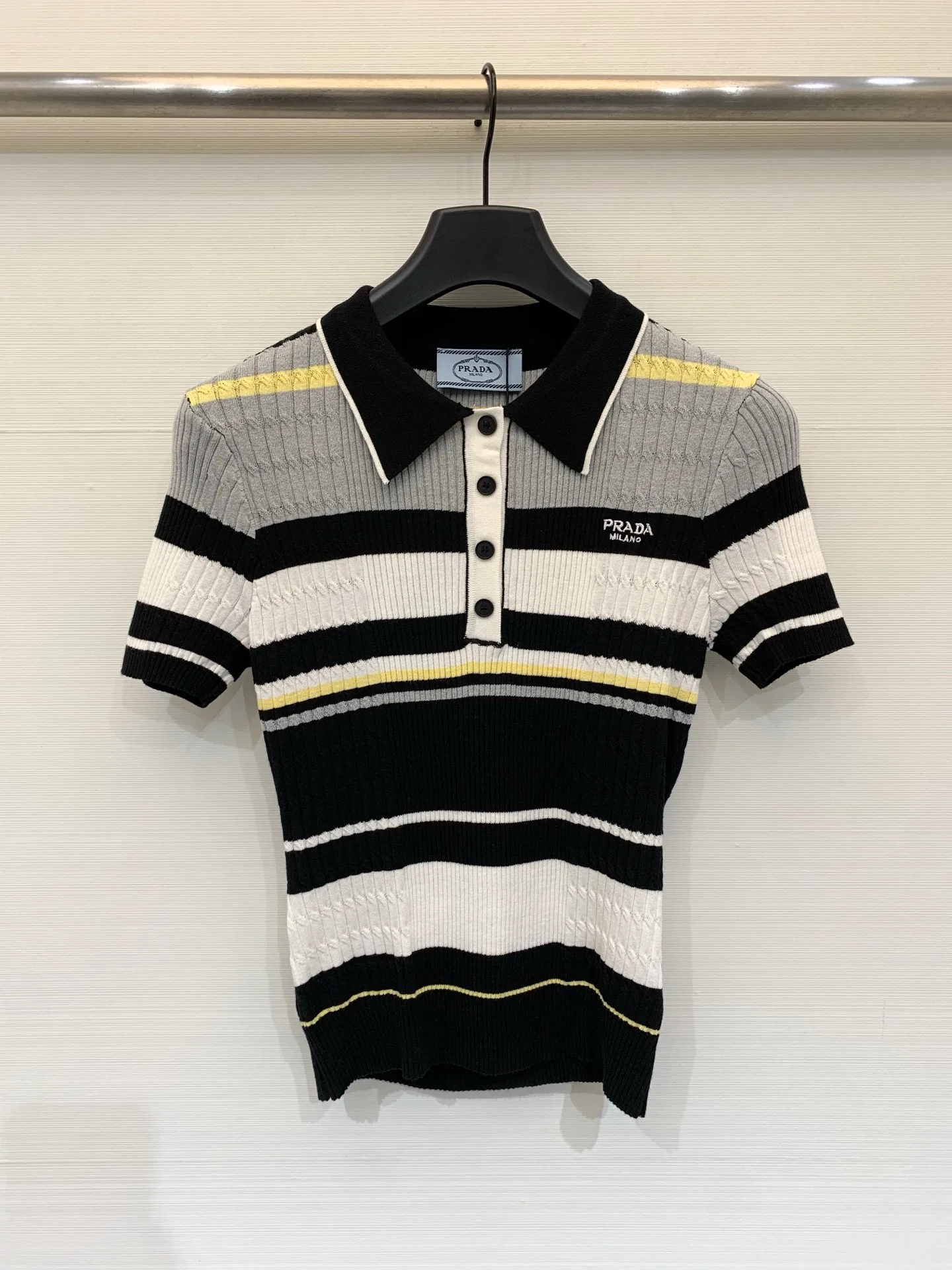 Футболки Женские Prada 13285372