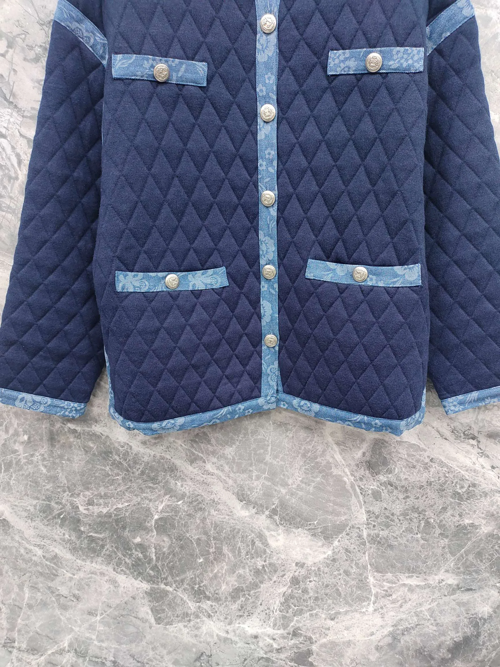 Куртки И Пуховики Женские Chanel 18743609