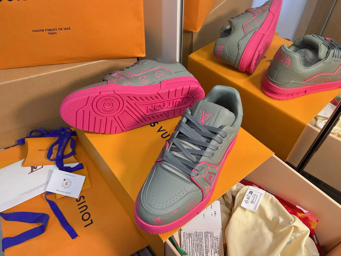 Кроссовки Женские Louis Vuitton 1880935