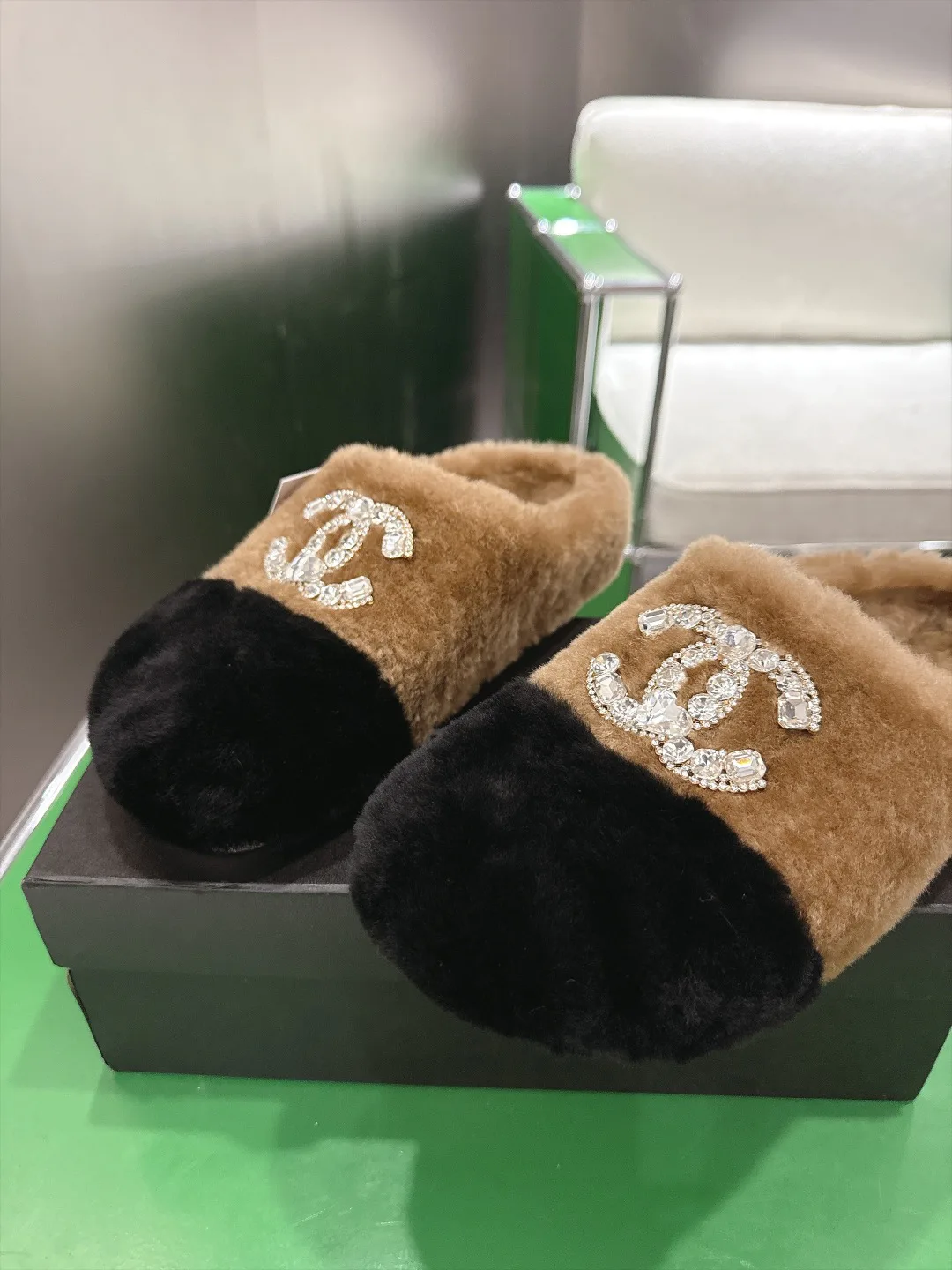 Тапочки Женские Chanel 18053386