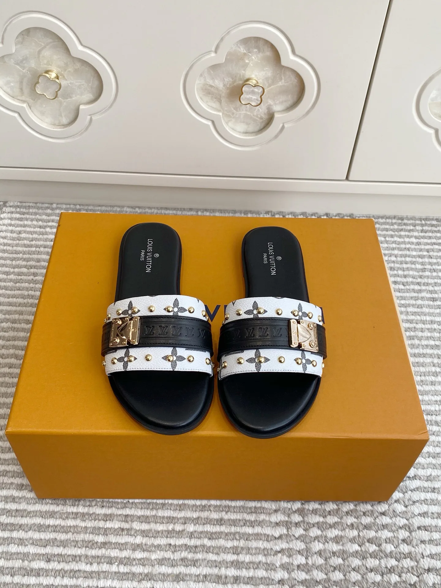 Шлепанцы Женские Louis Vuitton 11701935