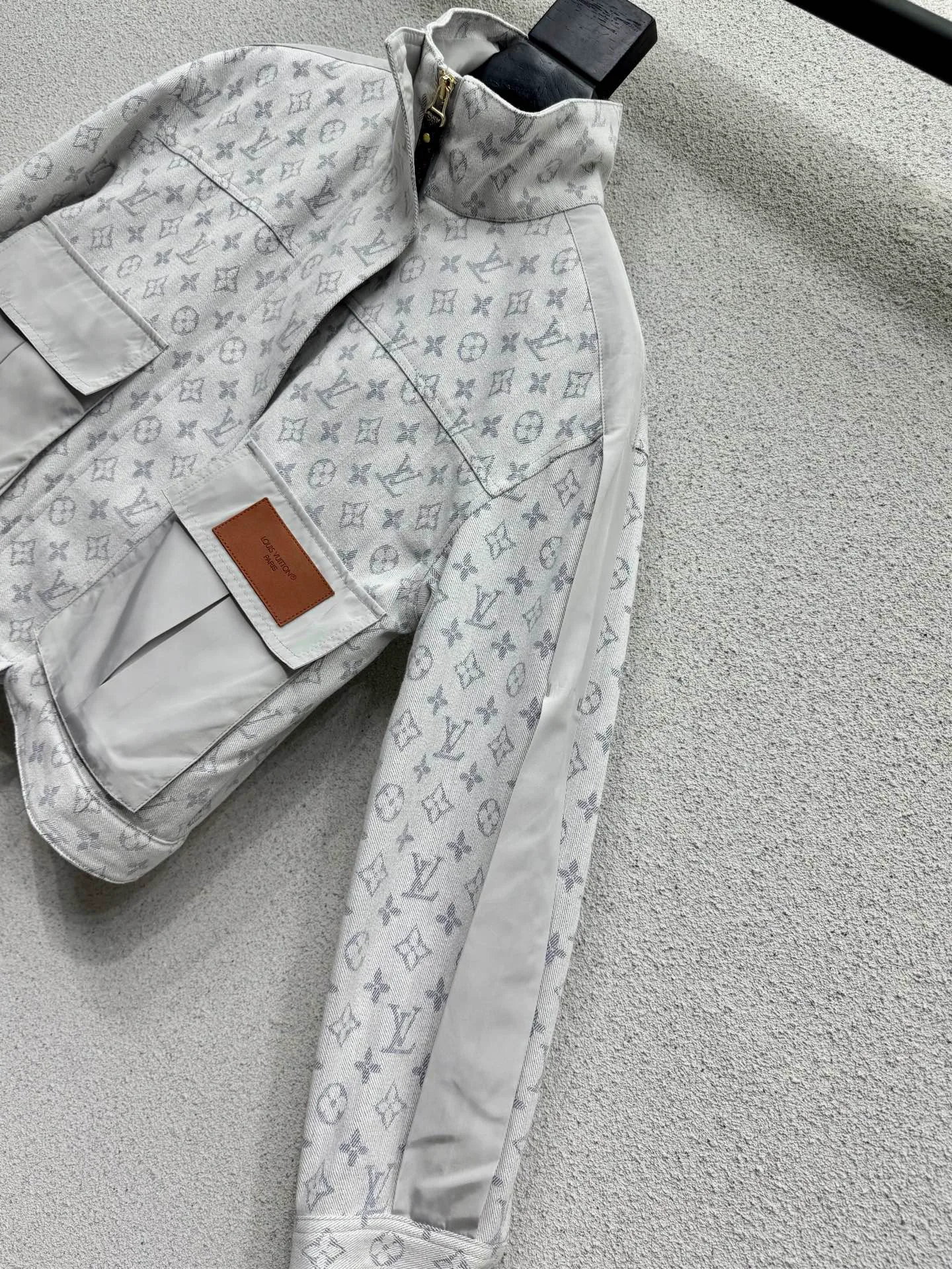 Куртки И Пуховики Женские Louis Vuitton 18327884