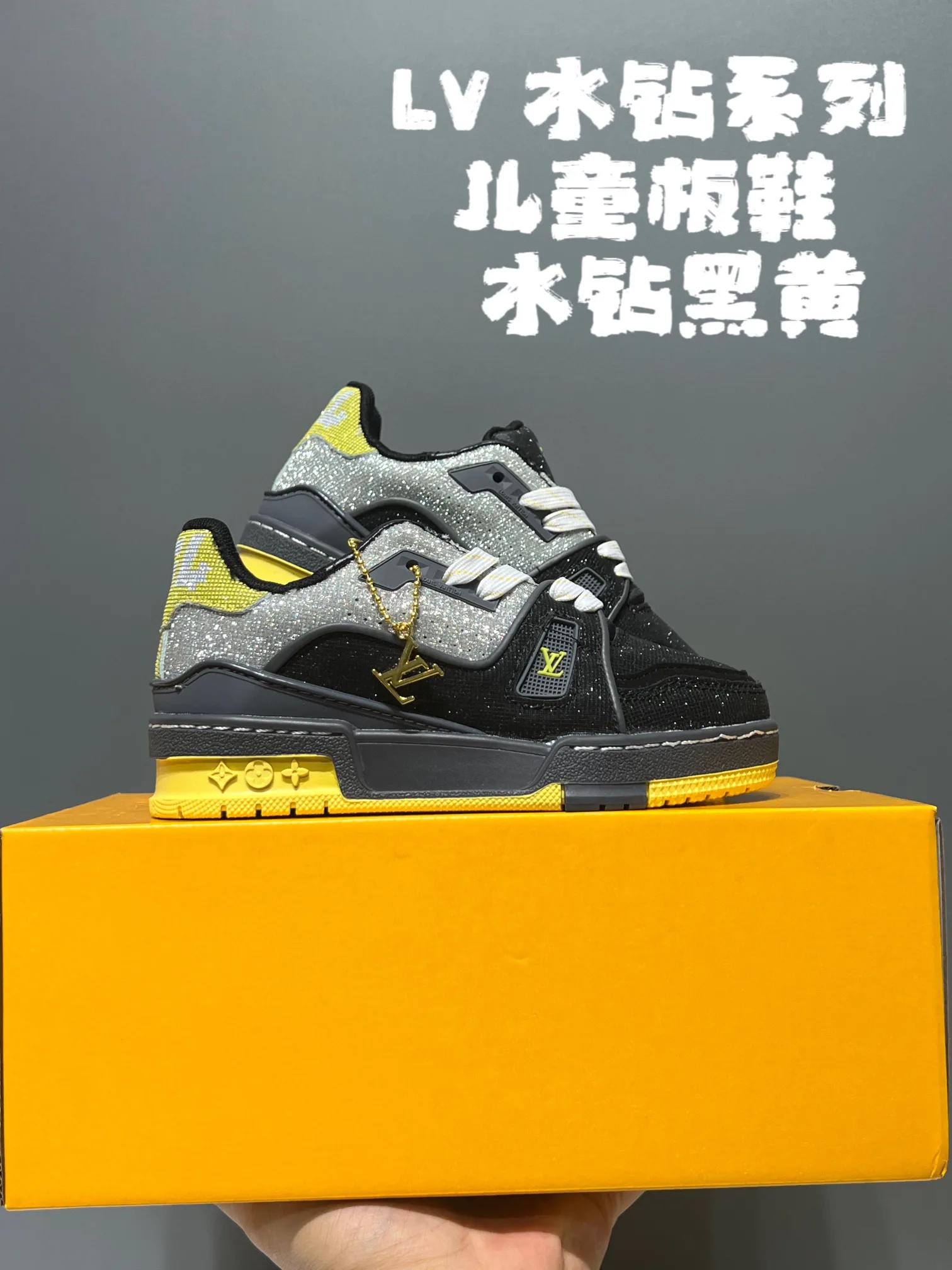 Кроссовки Женские Louis Vuitton 18077811
