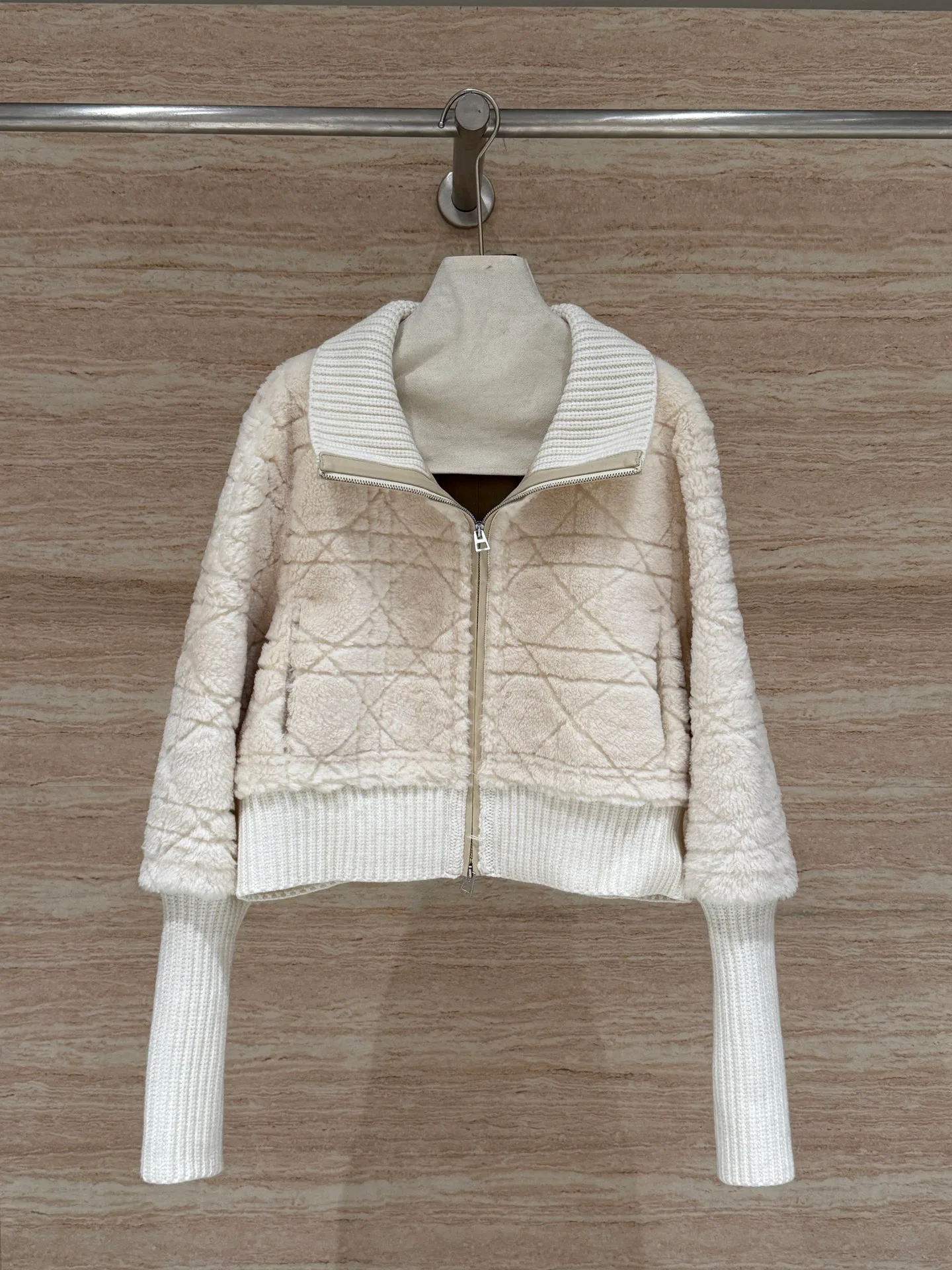 Кожаные Куртки И Дублёнки Женские Christian Dior 2772712