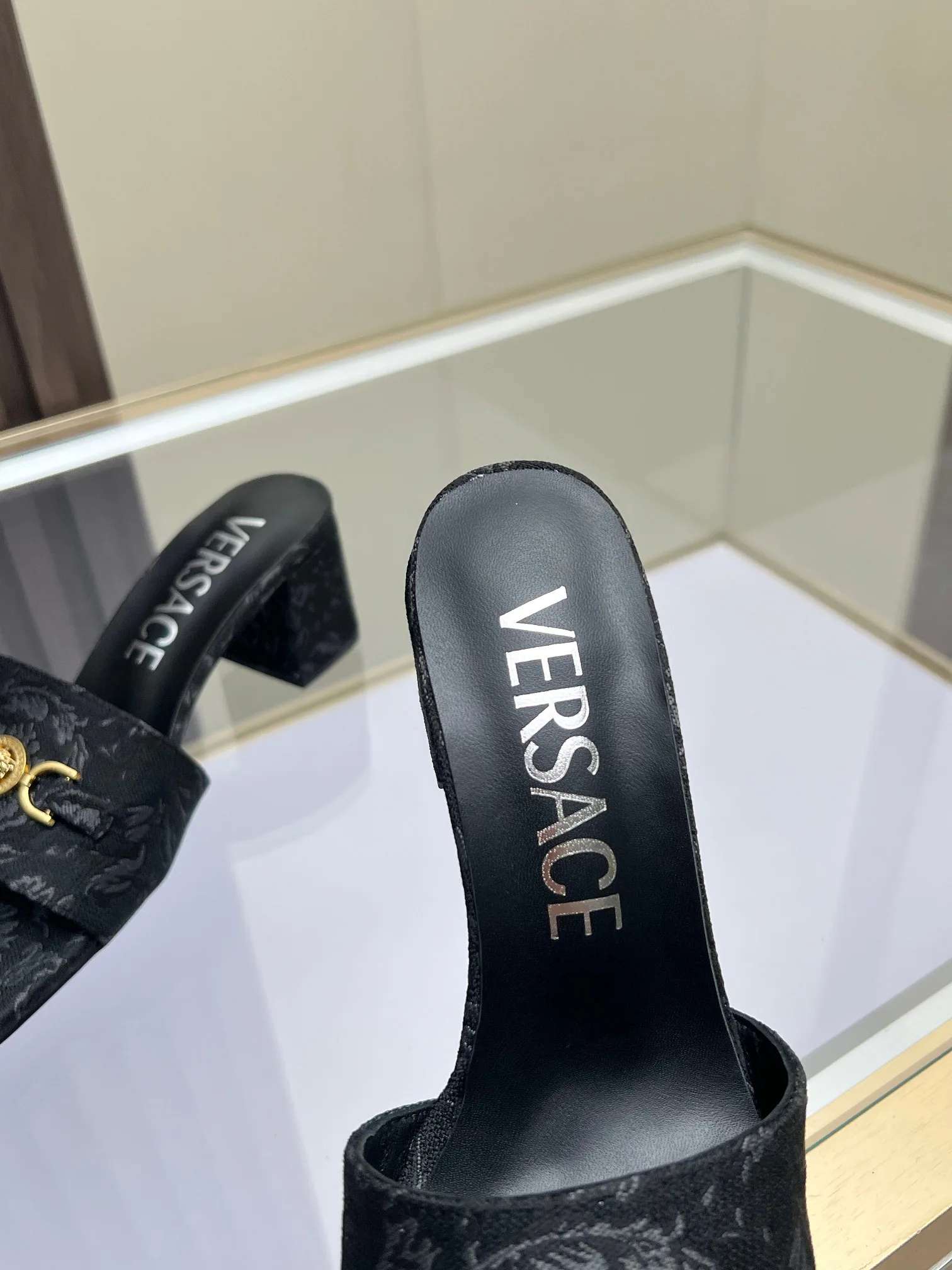 Босоножки Женские Versace 18198224