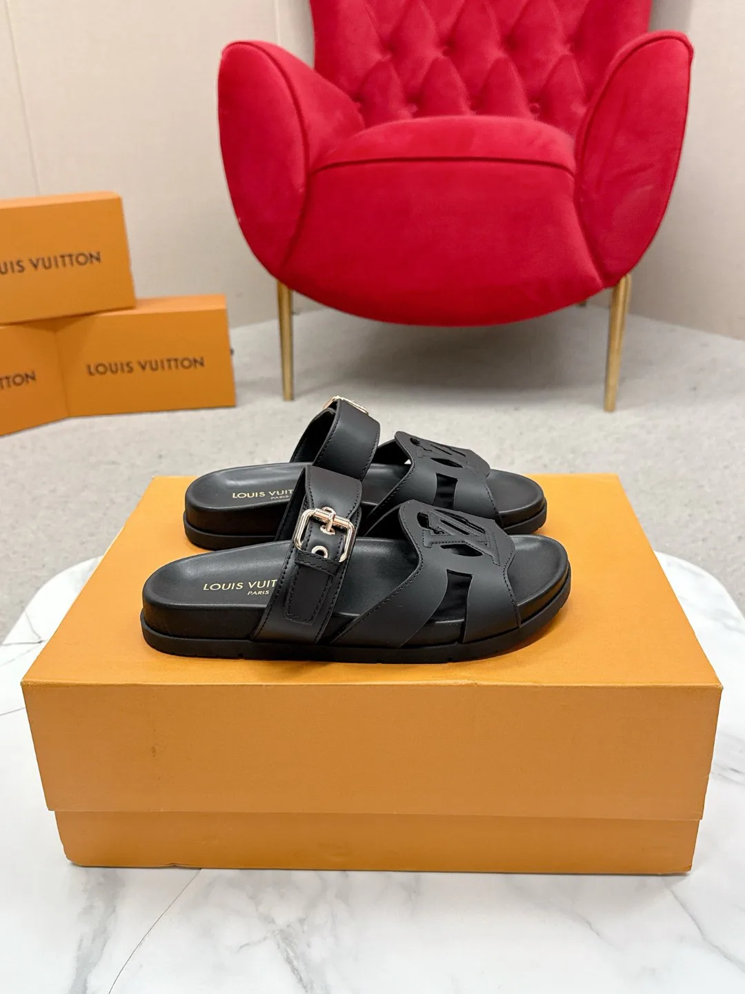 Шлепанцы Женские Louis Vuitton 18235689