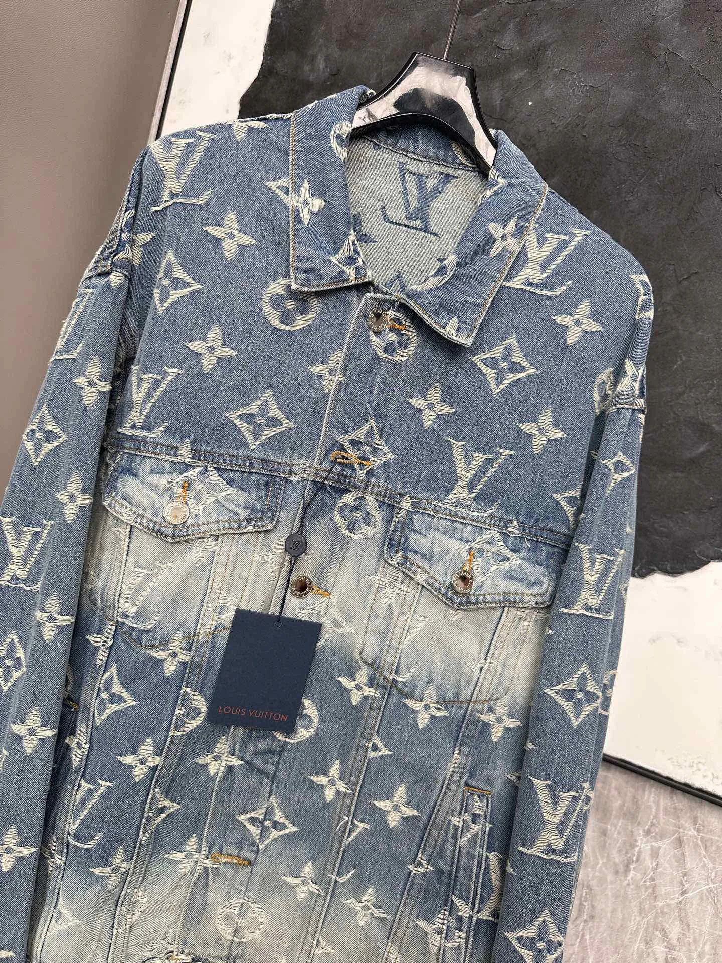 Куртки И Пуховики Женские Louis Vuitton 8277