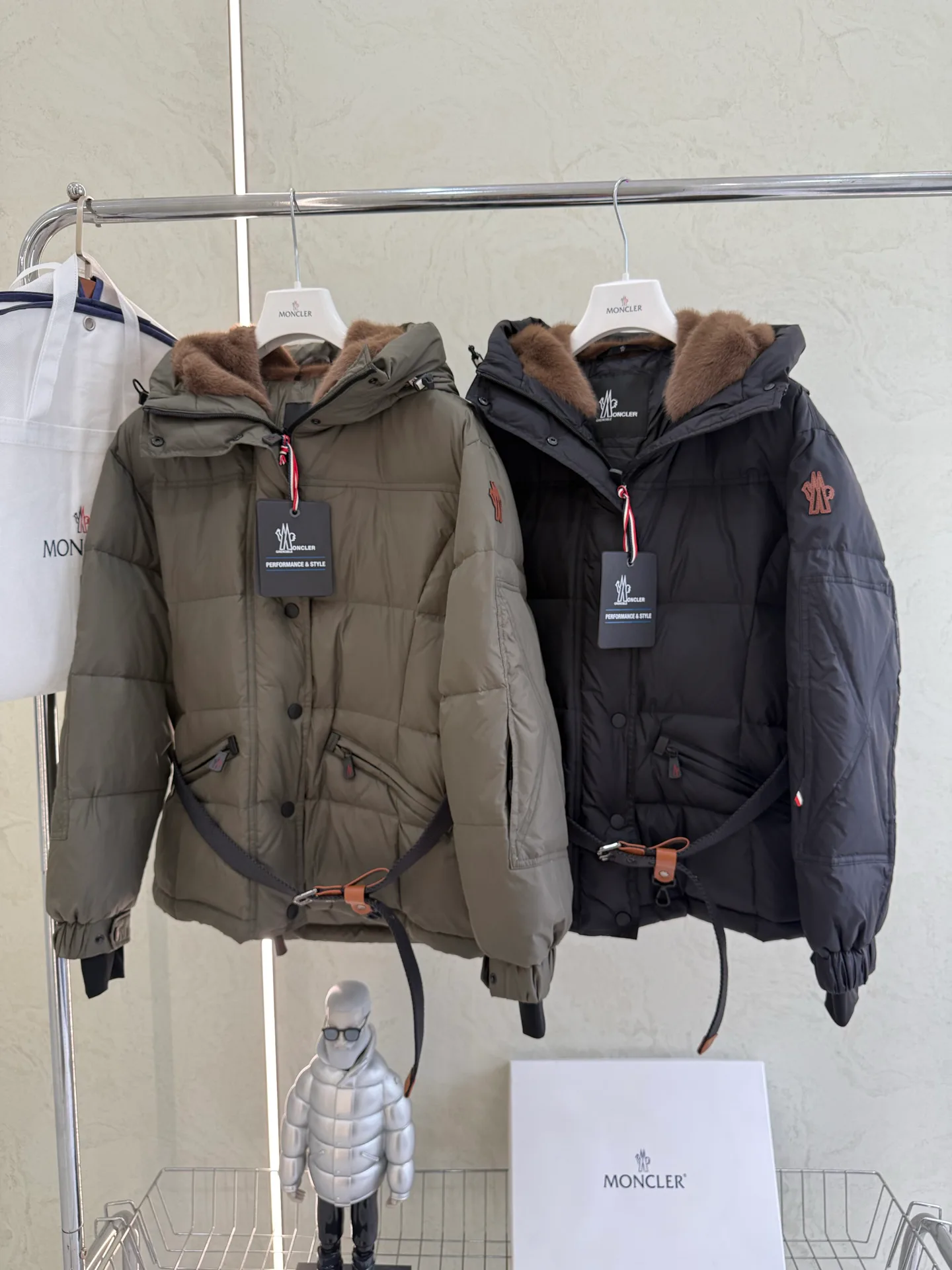 Куртки И Пуховики Женские Moncler 18043561