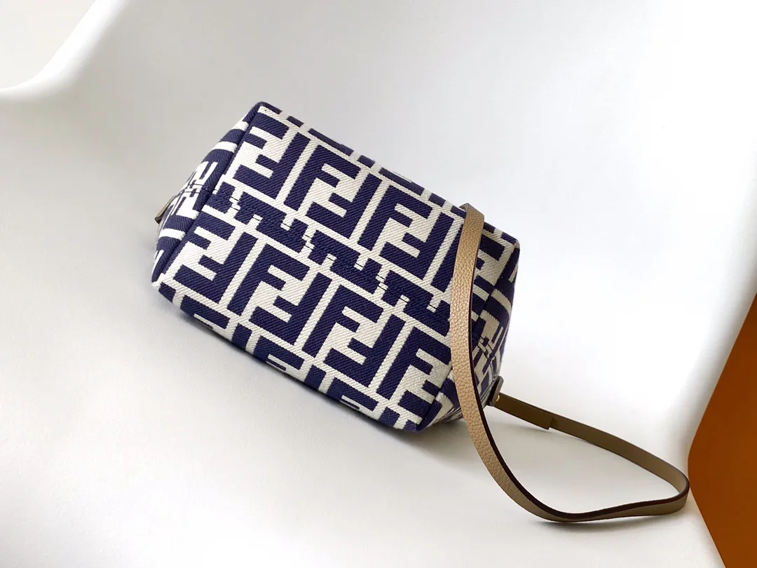 Сумки На Ремне Женские Fendi 13234552