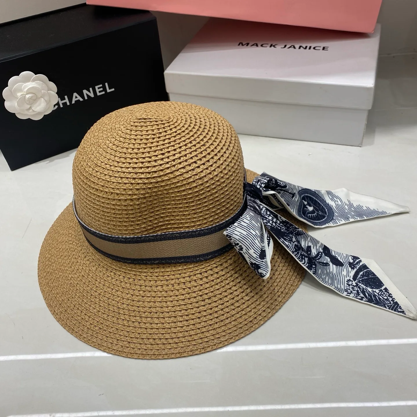 Головные Уборы Christian Dior 17498279