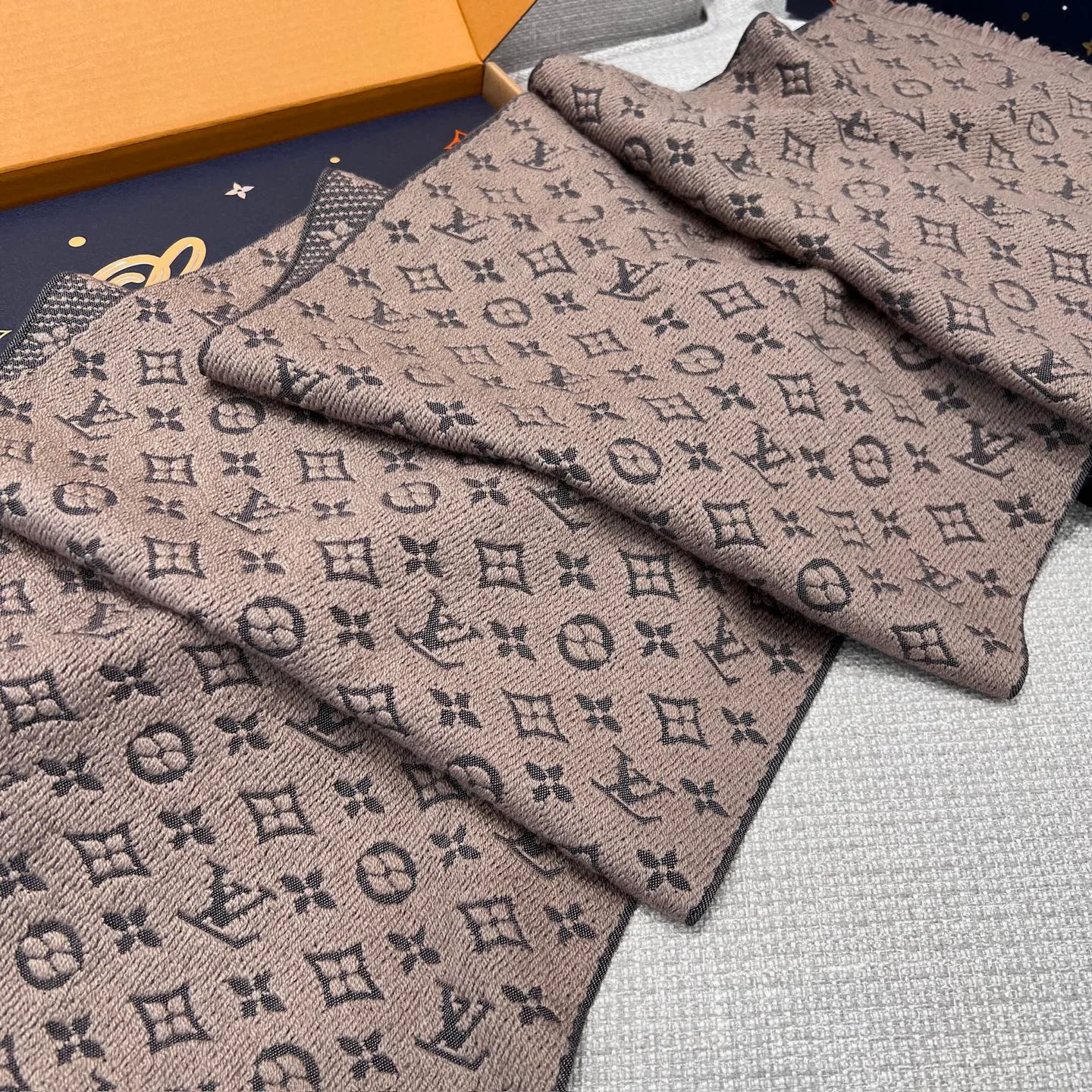 Шарфы Louis Vuitton 17945577