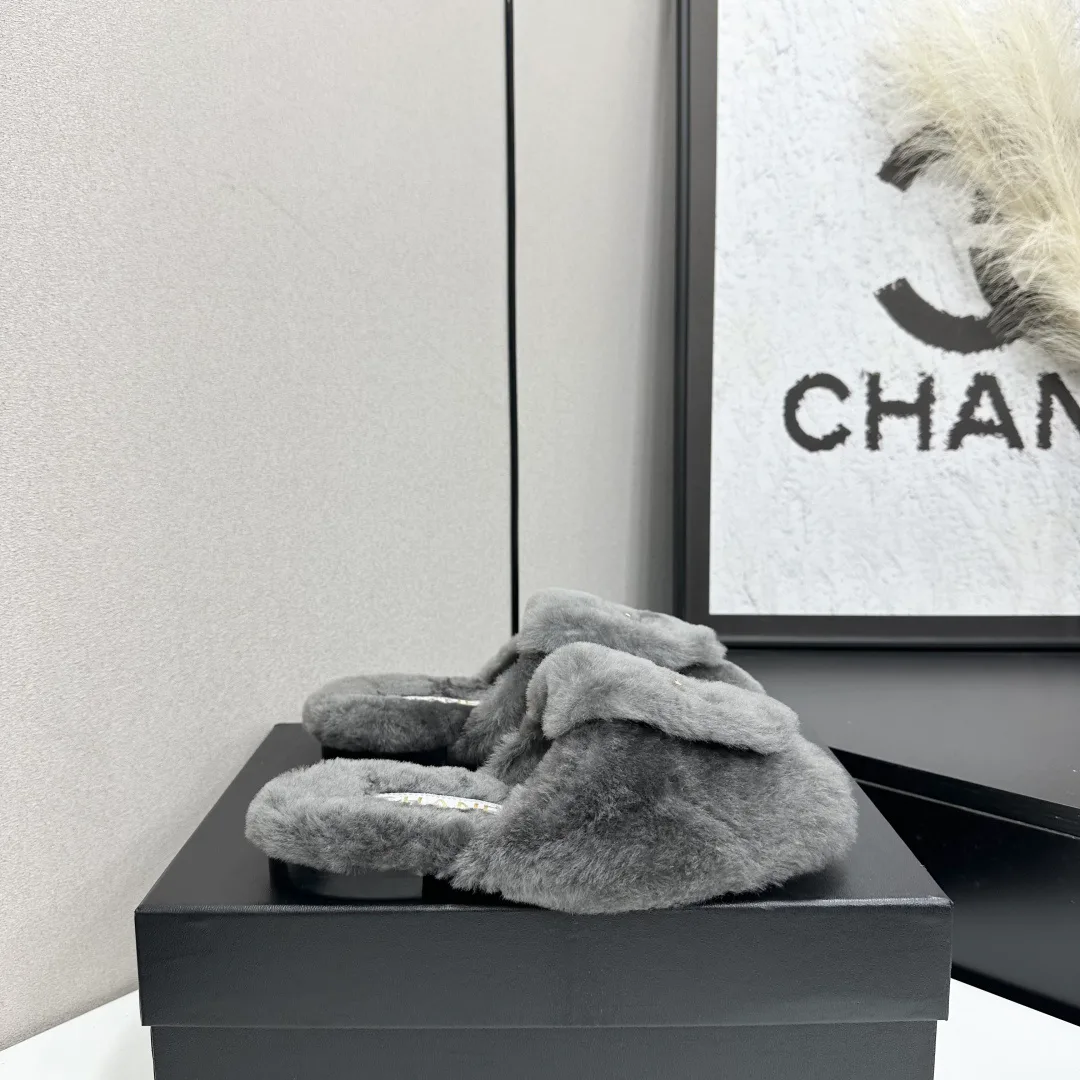 Тапочки Женские Chanel 18436109