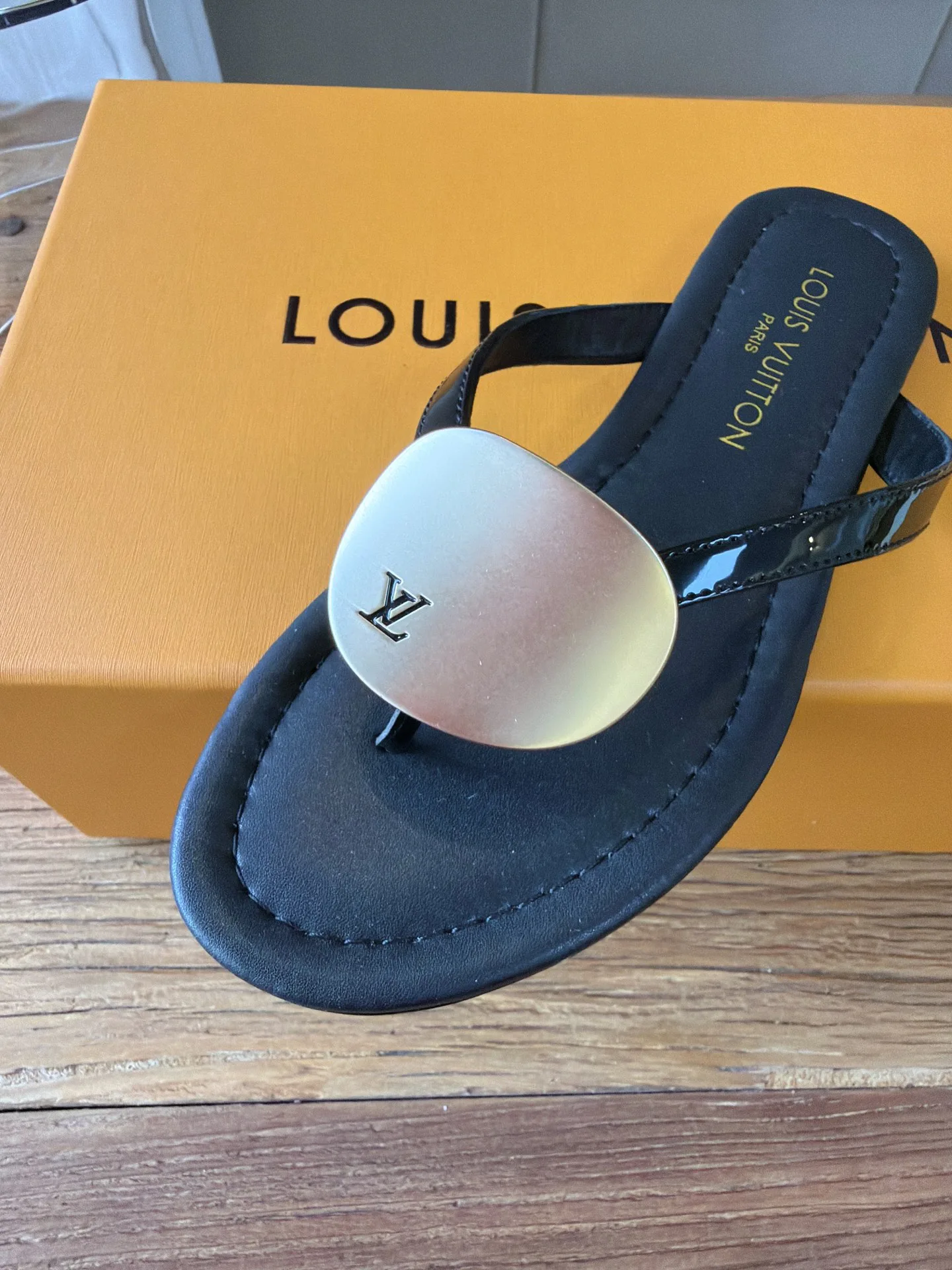 Шлепанцы Женские Louis Vuitton 17620620