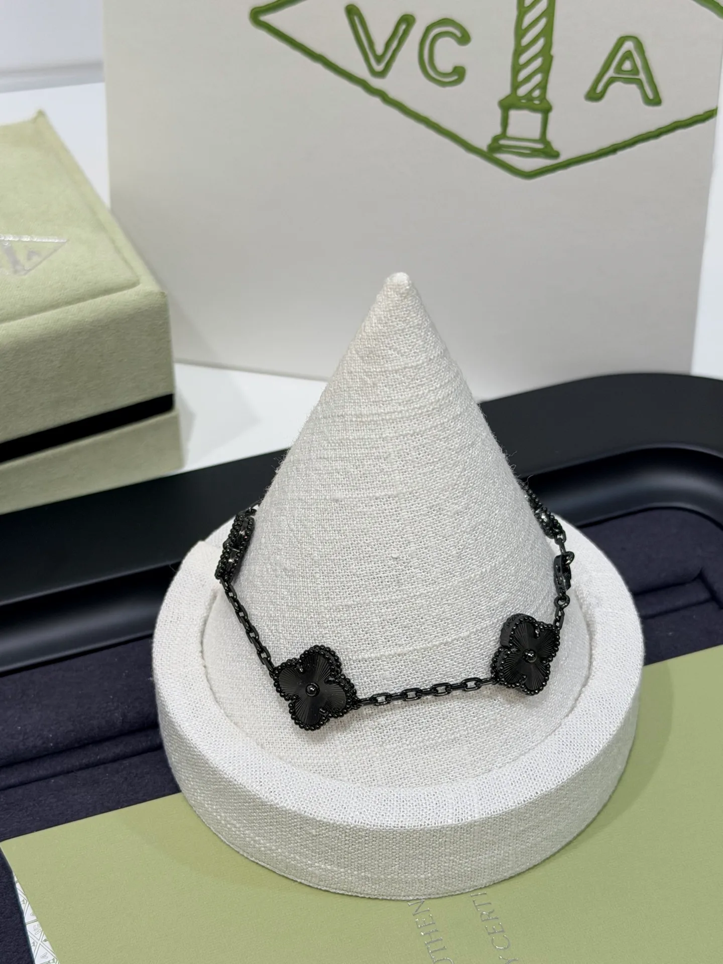 Бижутерия Van Cleef & Arpels 18123012