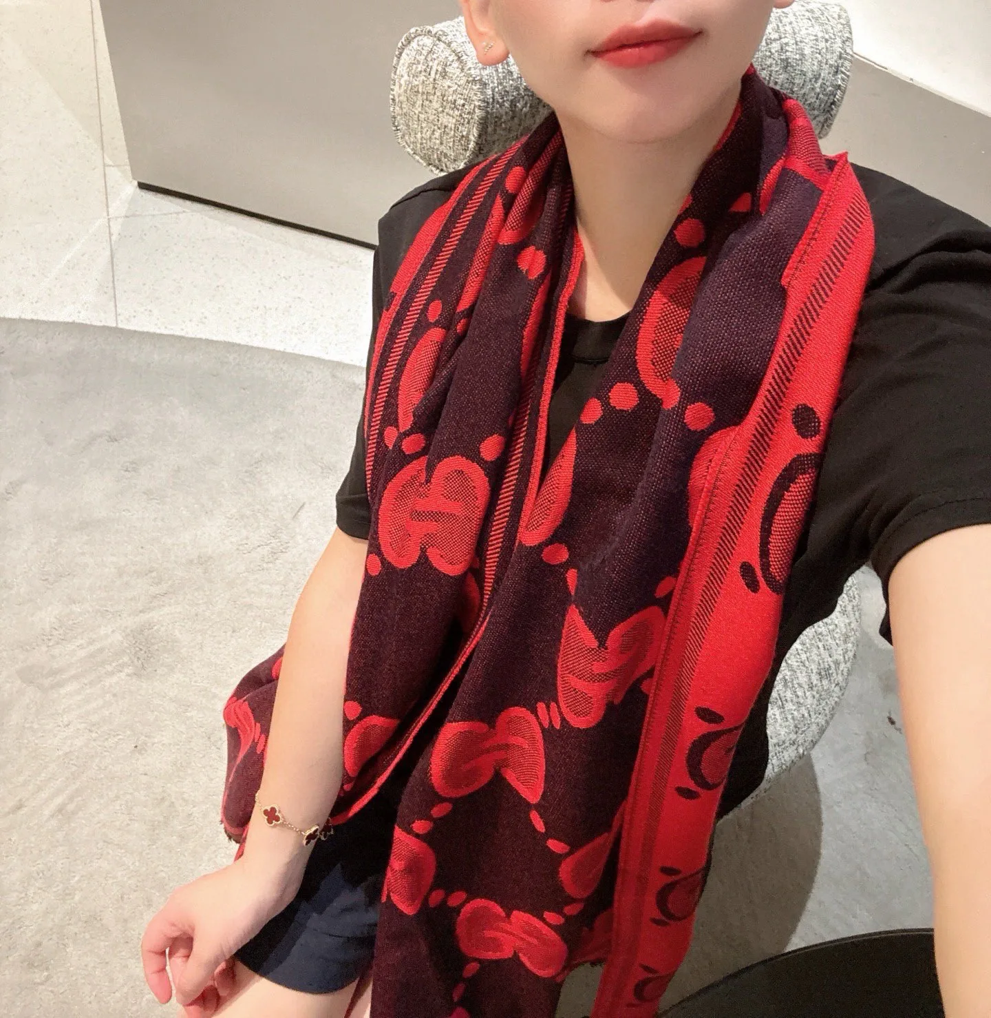 Шарфы Gucci 752666
