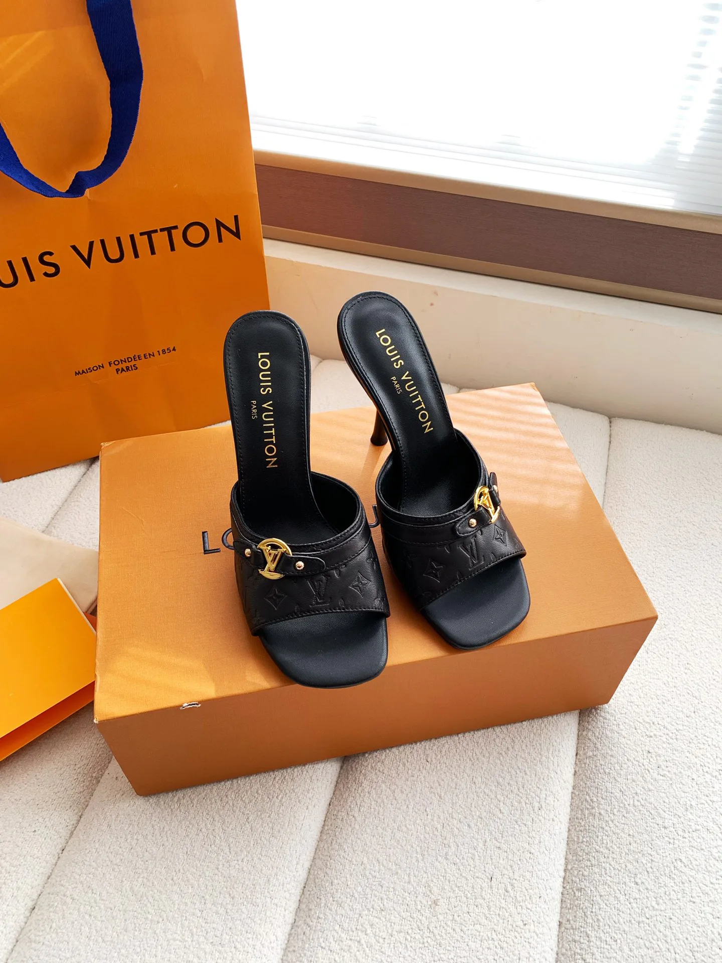 Босоножки Женские Louis Vuitton 10461971