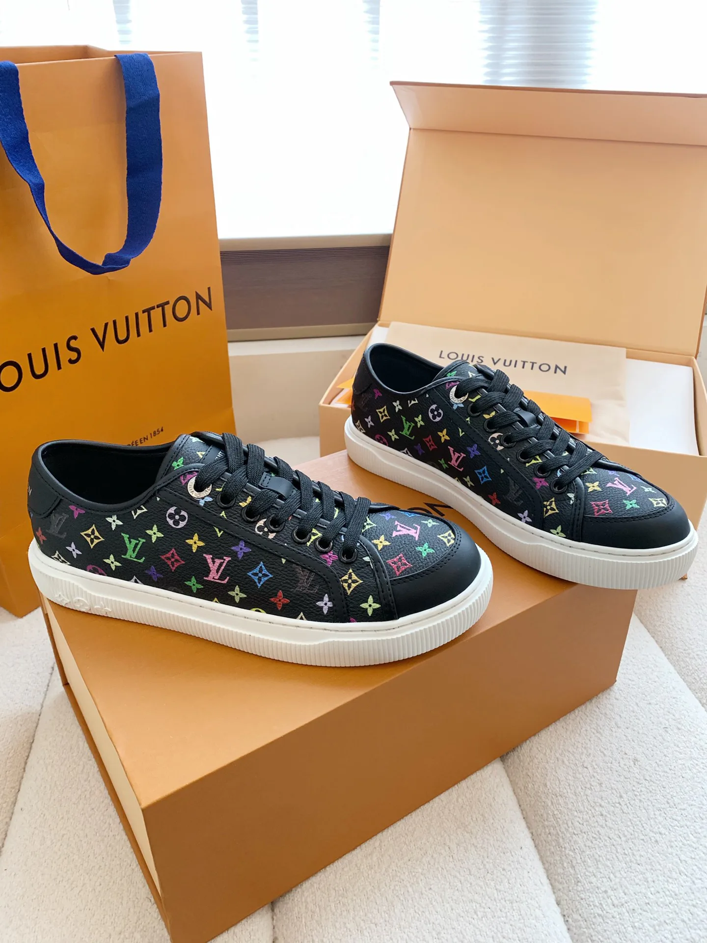 Кроссовки Женские Louis Vuitton 11876784