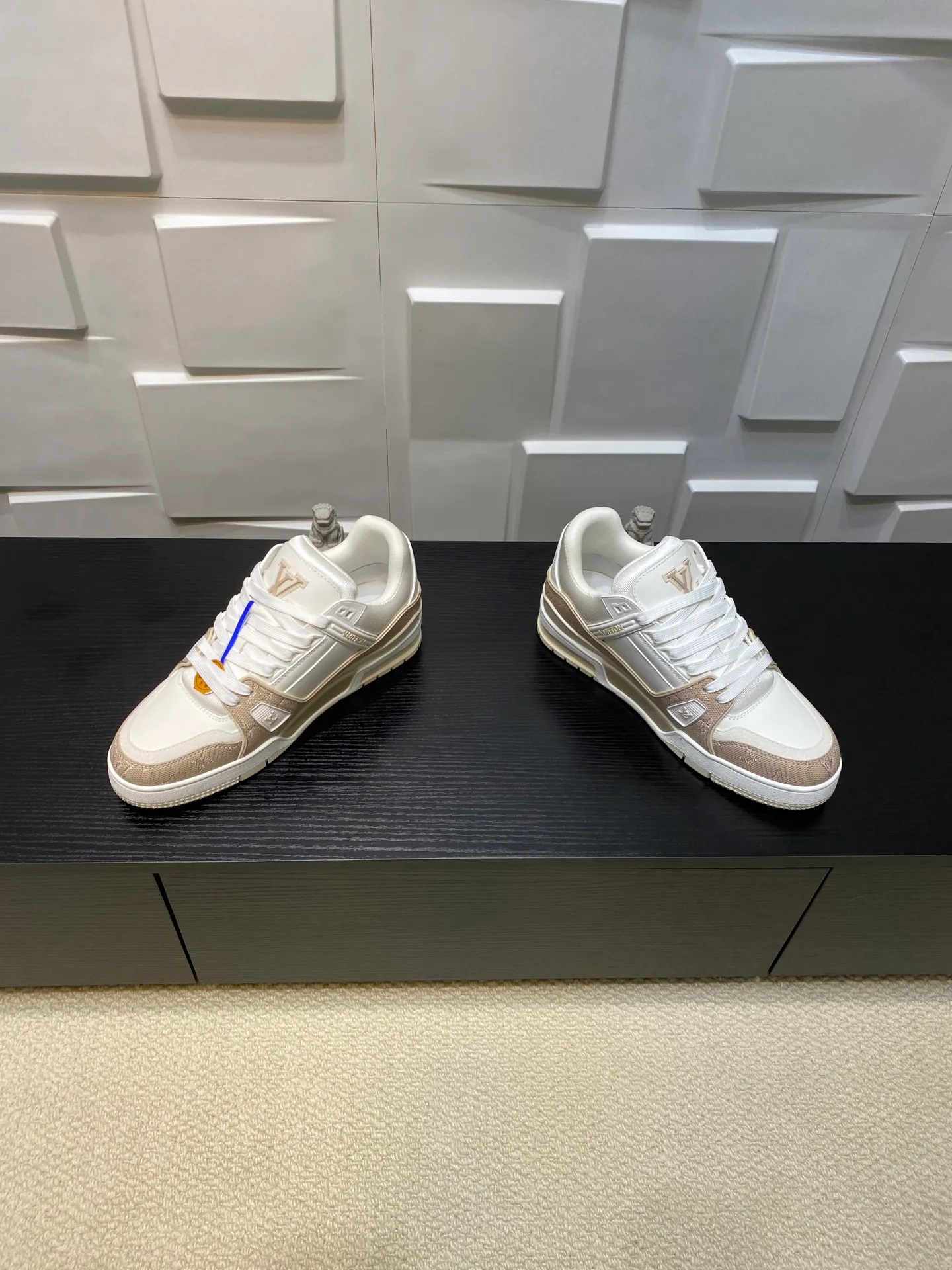 Кроссовки Женские Louis Vuitton 11437256