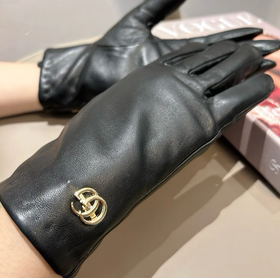 Перчатки Gucci 17562500
