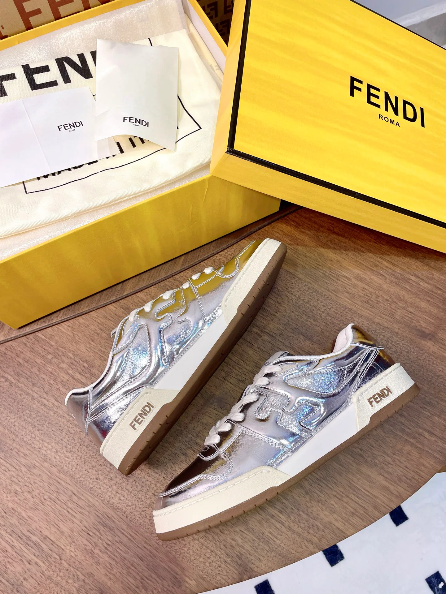 Кроссовки Женские Fendi 17957326