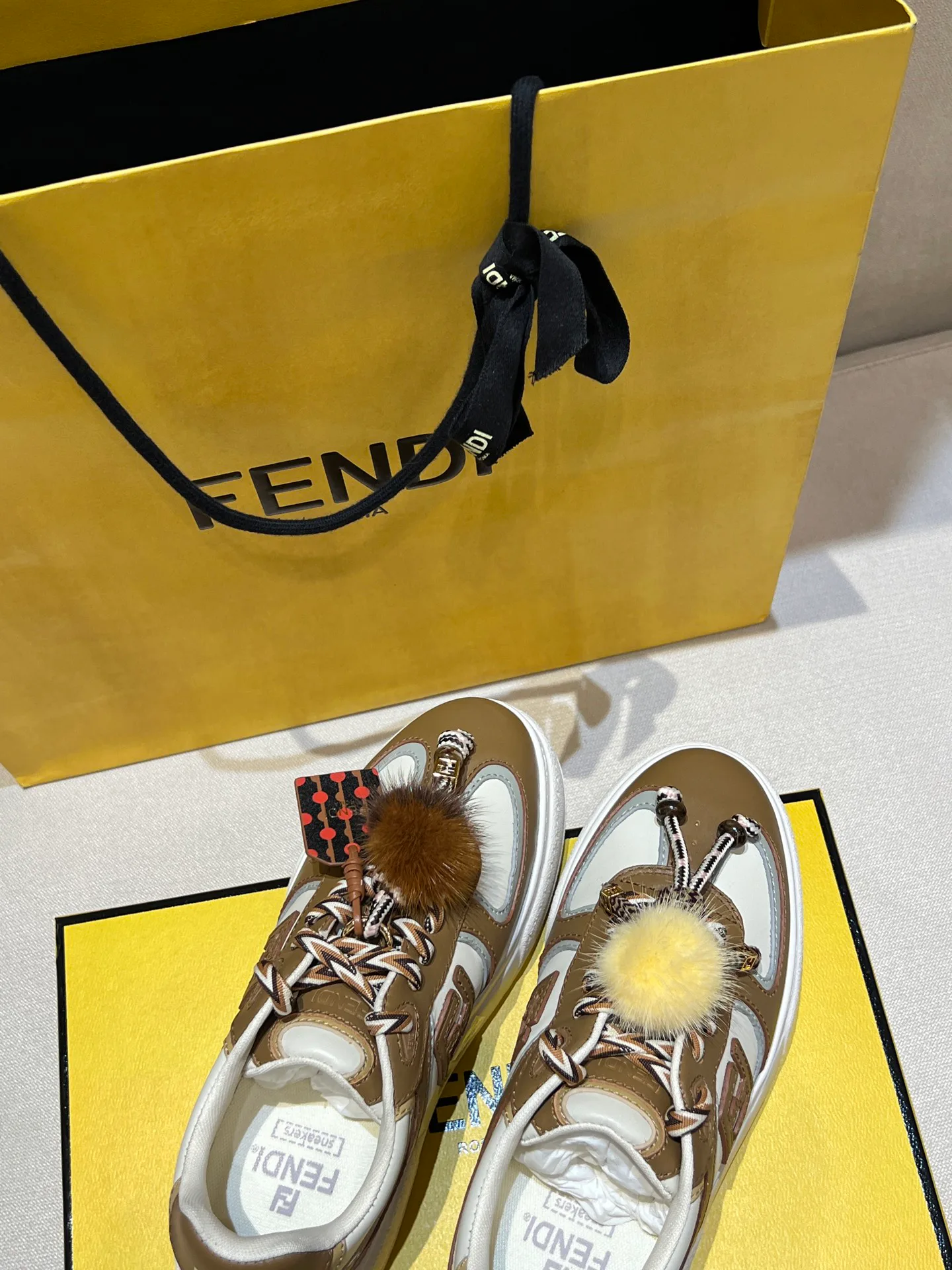 Кроссовки Женские Fendi 18020657