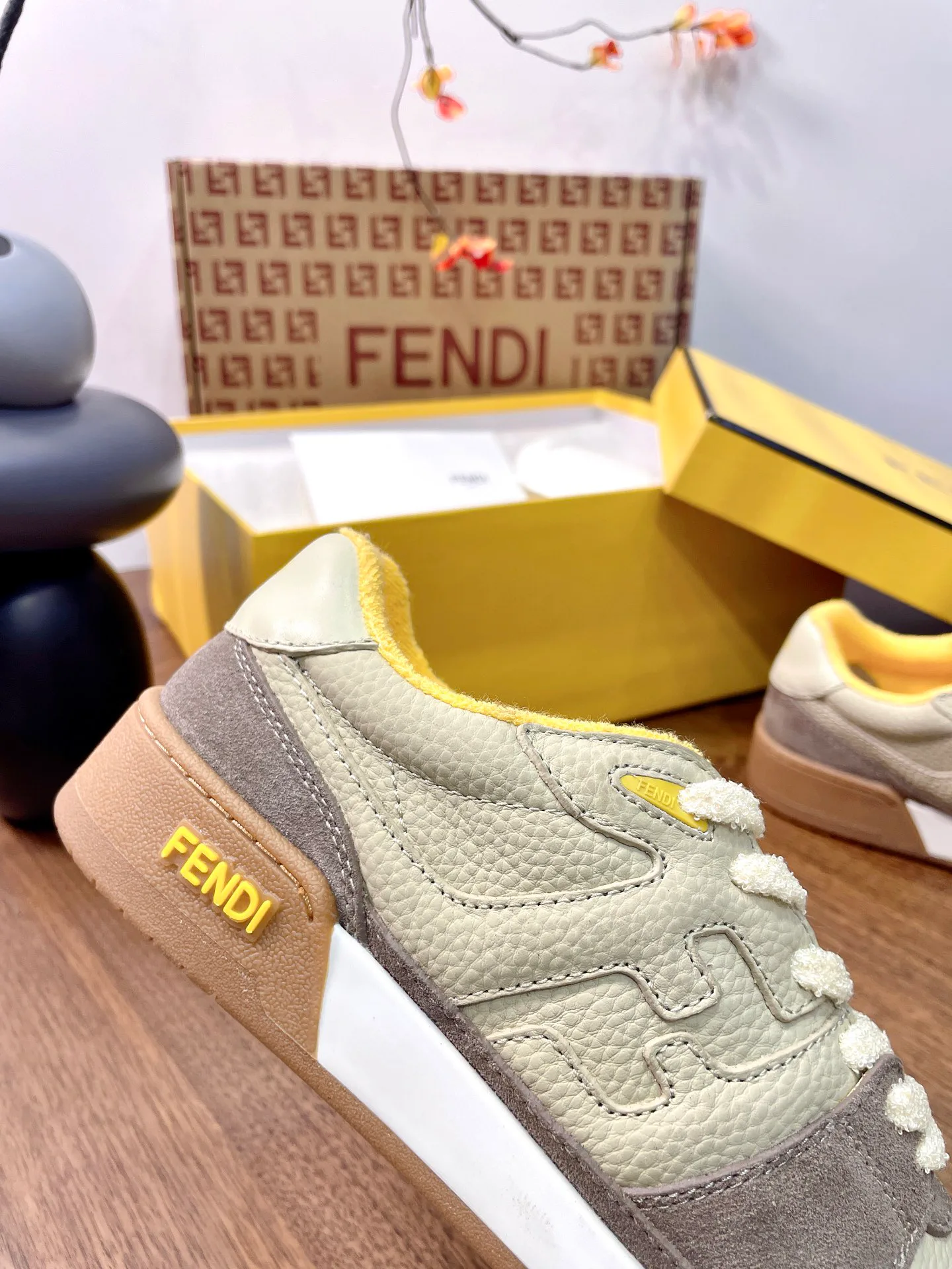 Кроссовки Женские Fendi 17957374