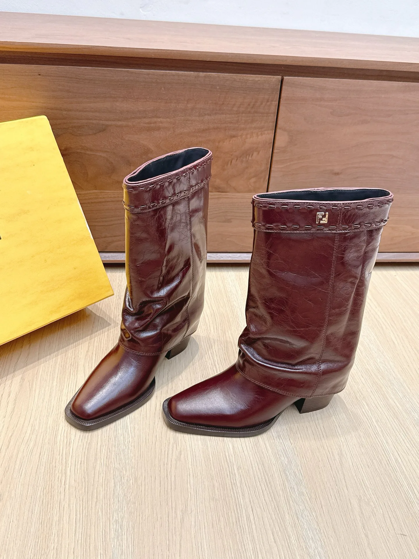 Сапоги Женские Fendi 18092439