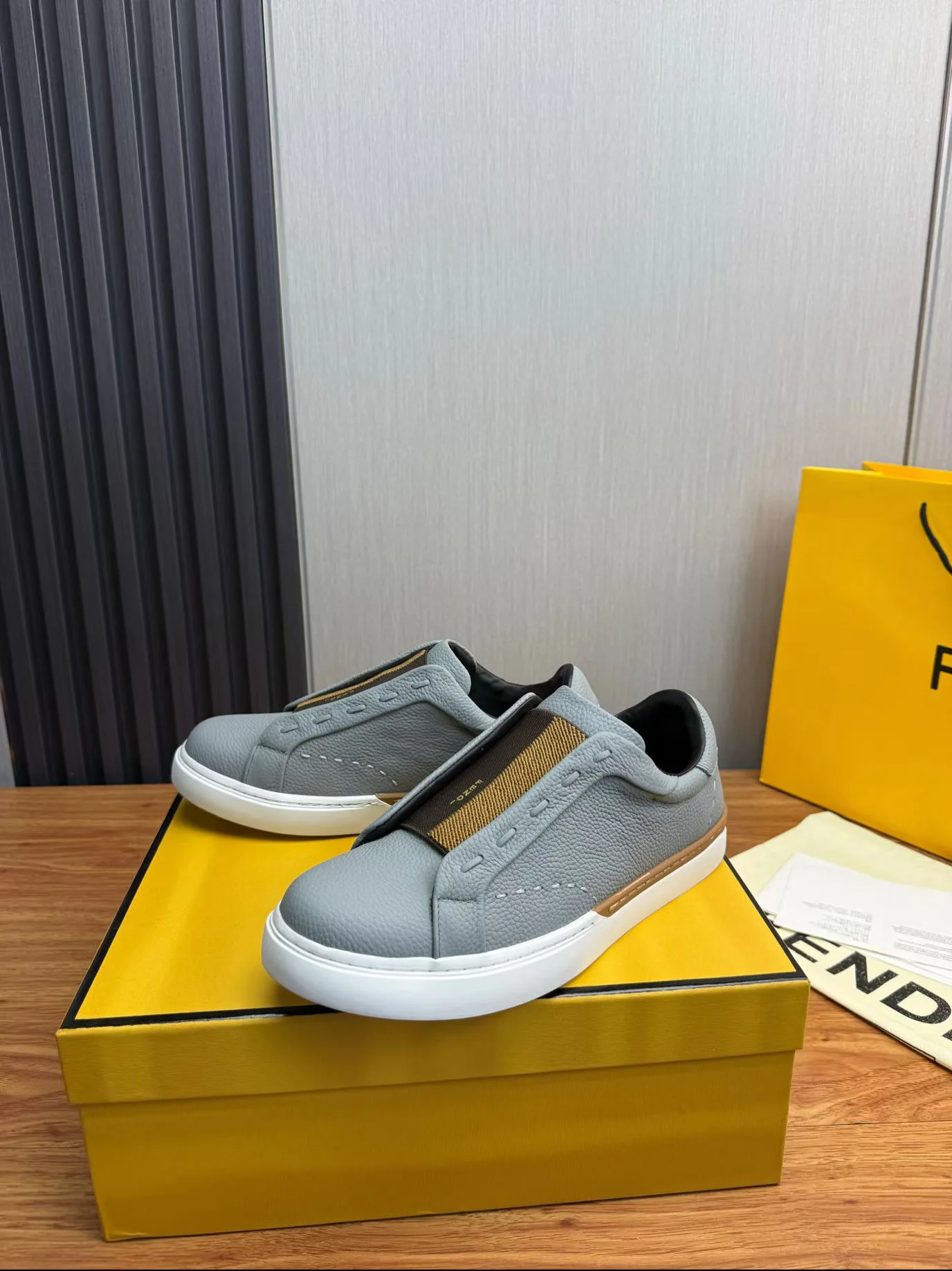 Кроссовки Женские Fendi 18103055