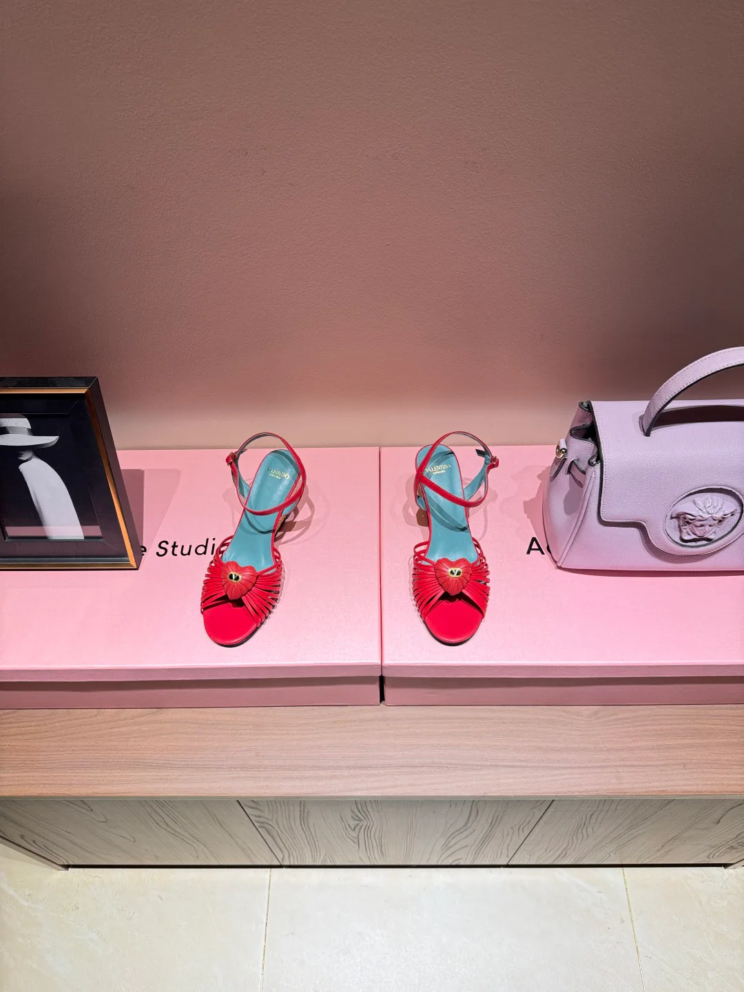 Босоножки Женские Valentino 17968671