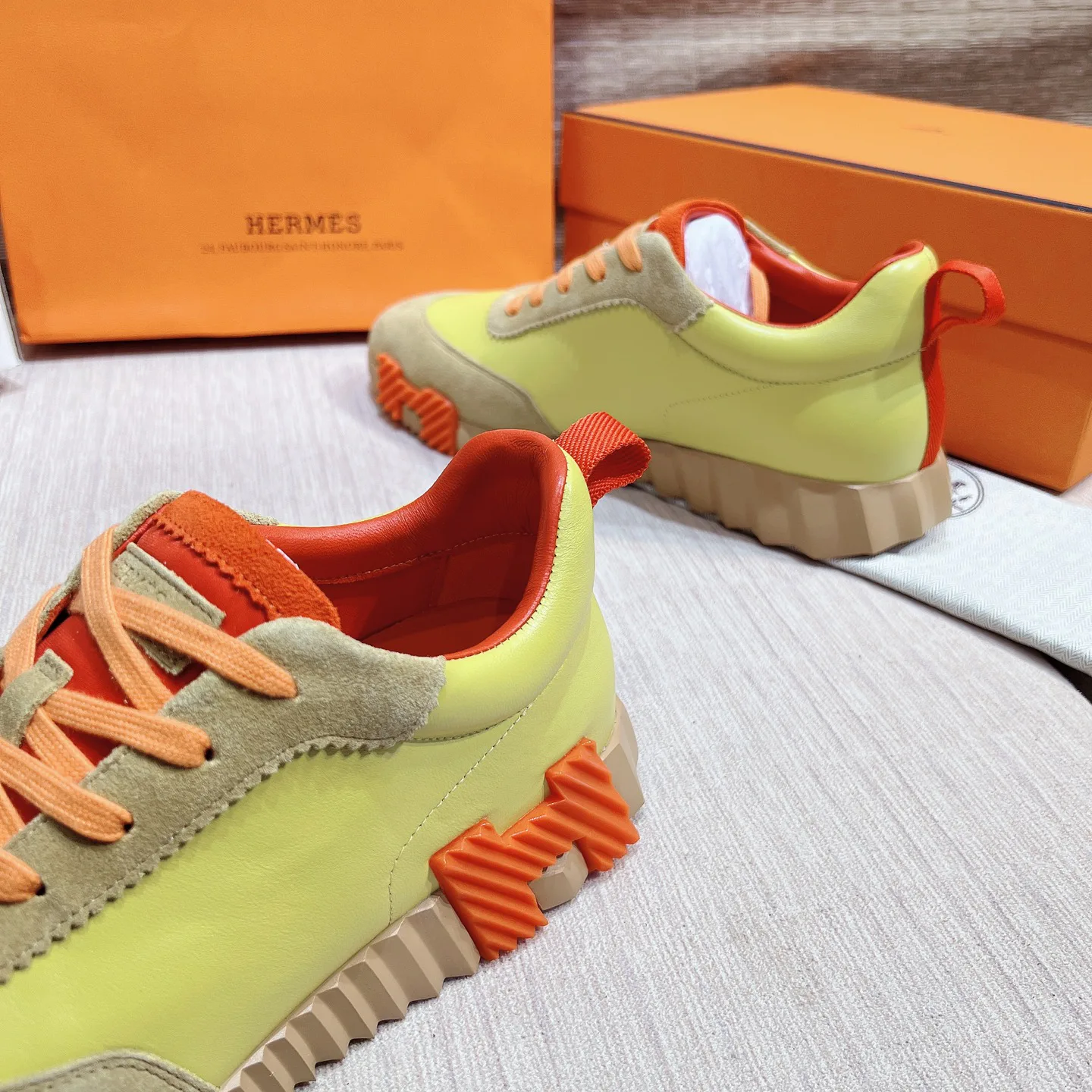 Кроссовки Женские Hermes 17749548