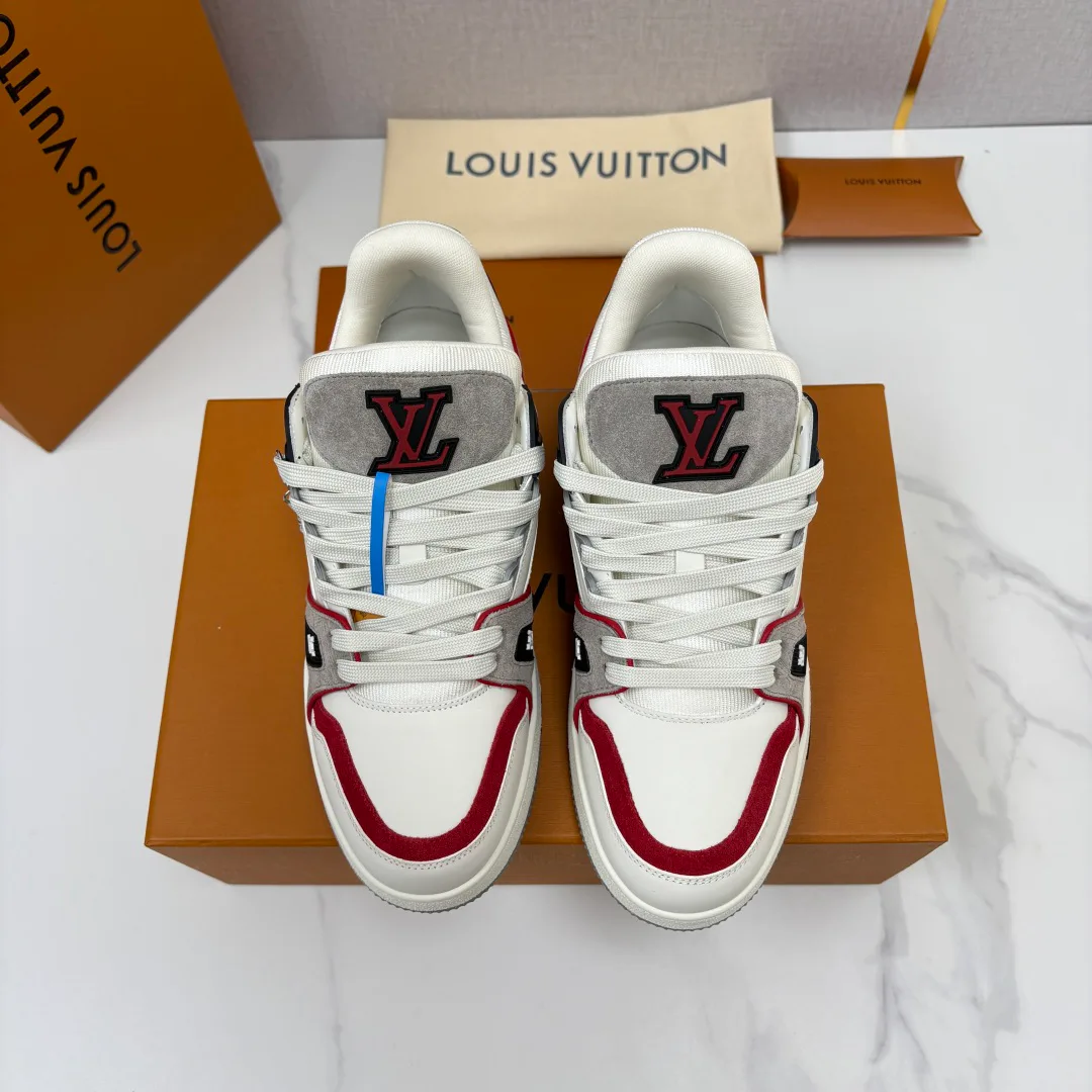 Кроссовки Женские Louis Vuitton 18668400