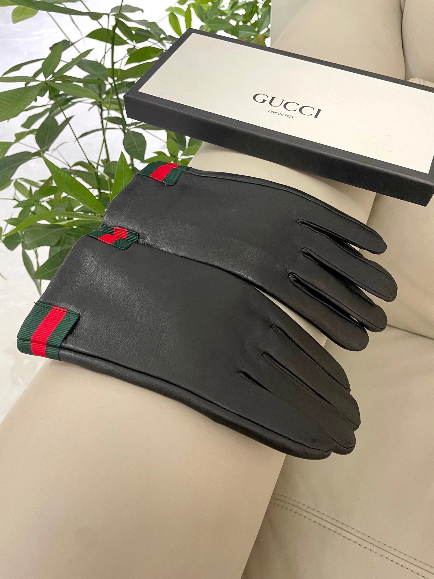 Перчатки Gucci 1337979