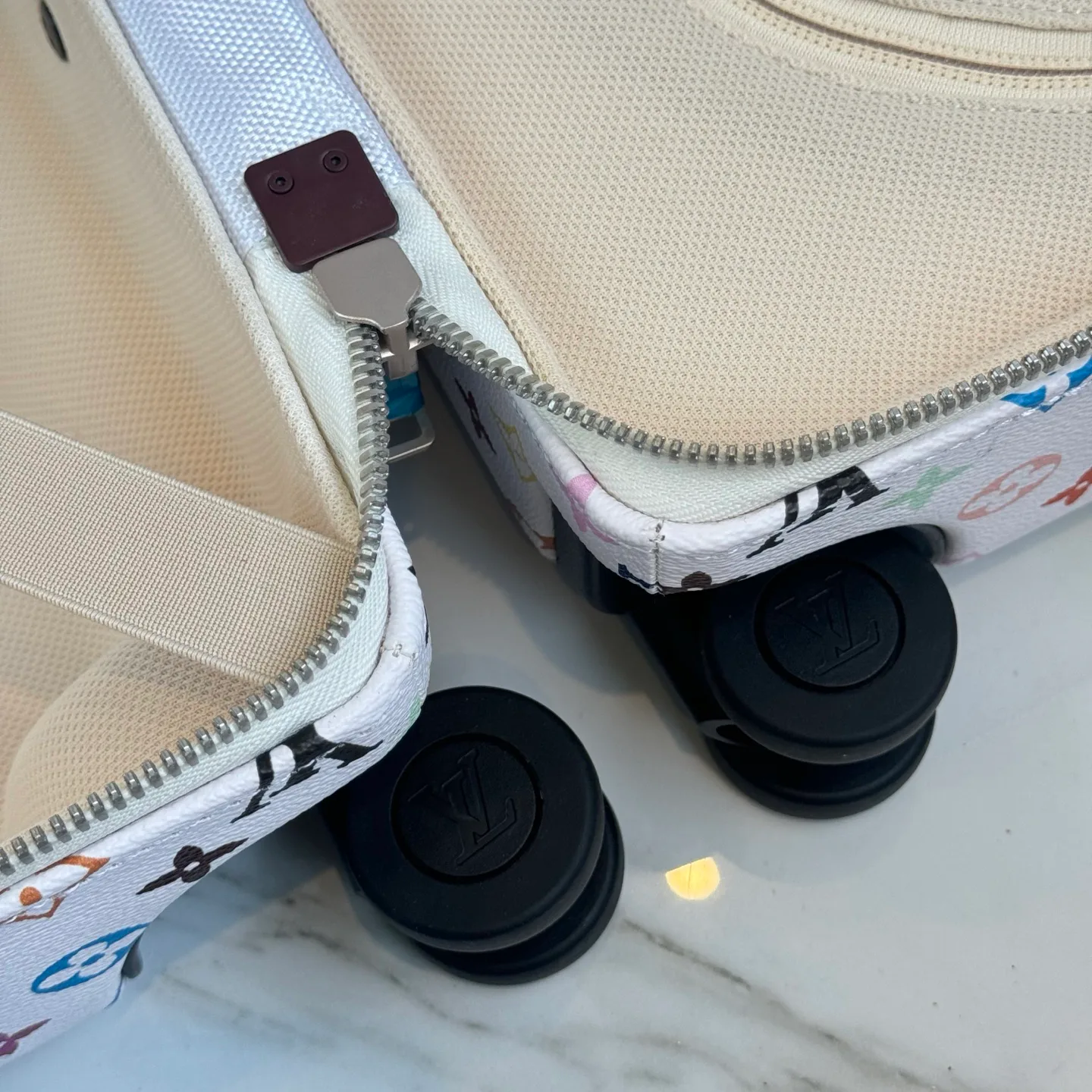 Чемоданы Louis Vuitton 14492037
