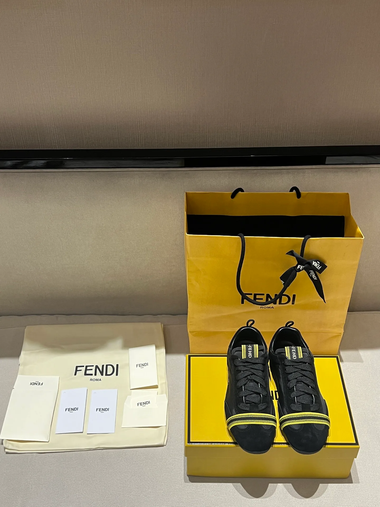 Кроссовки Женские Fendi 18278638