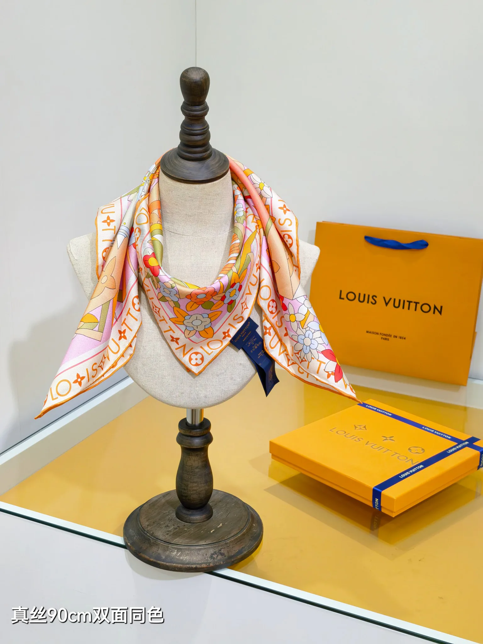 Текстиль Louis Vuitton 13151096