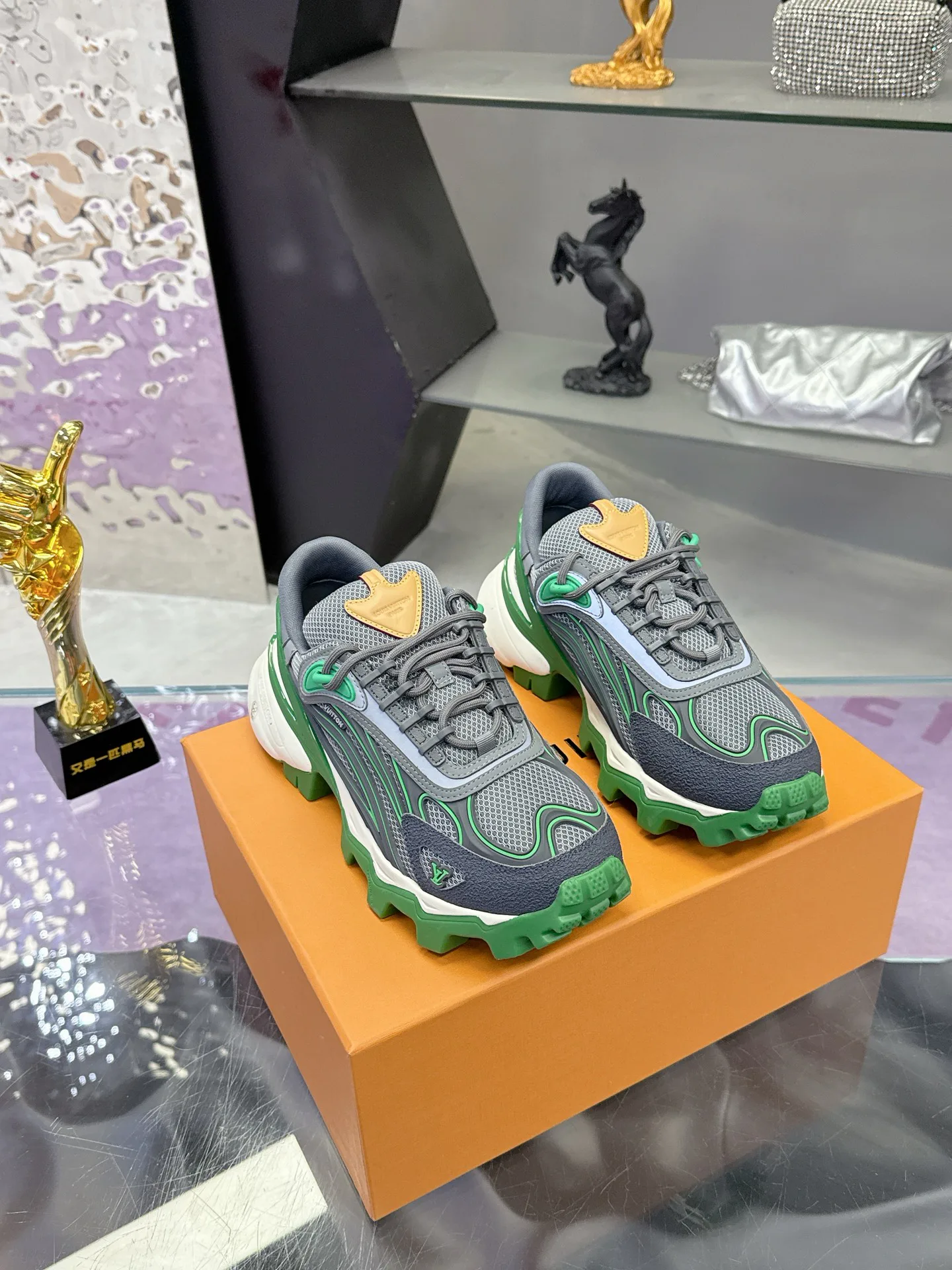 Кроссовки Женские Louis Vuitton 11316735