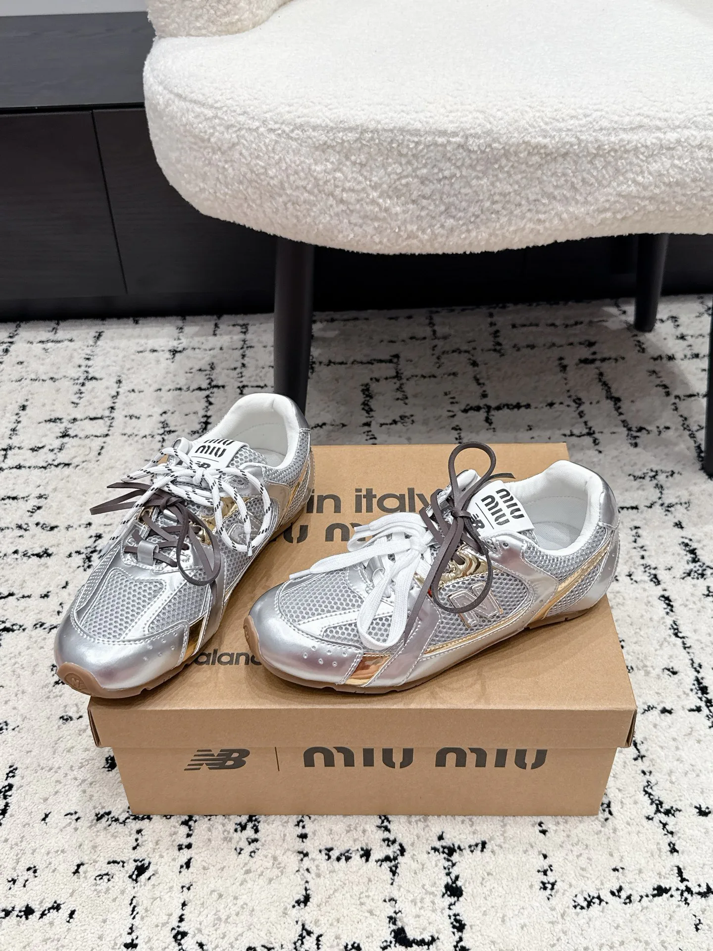 Кроссовки Женские Miu Miu 18409606