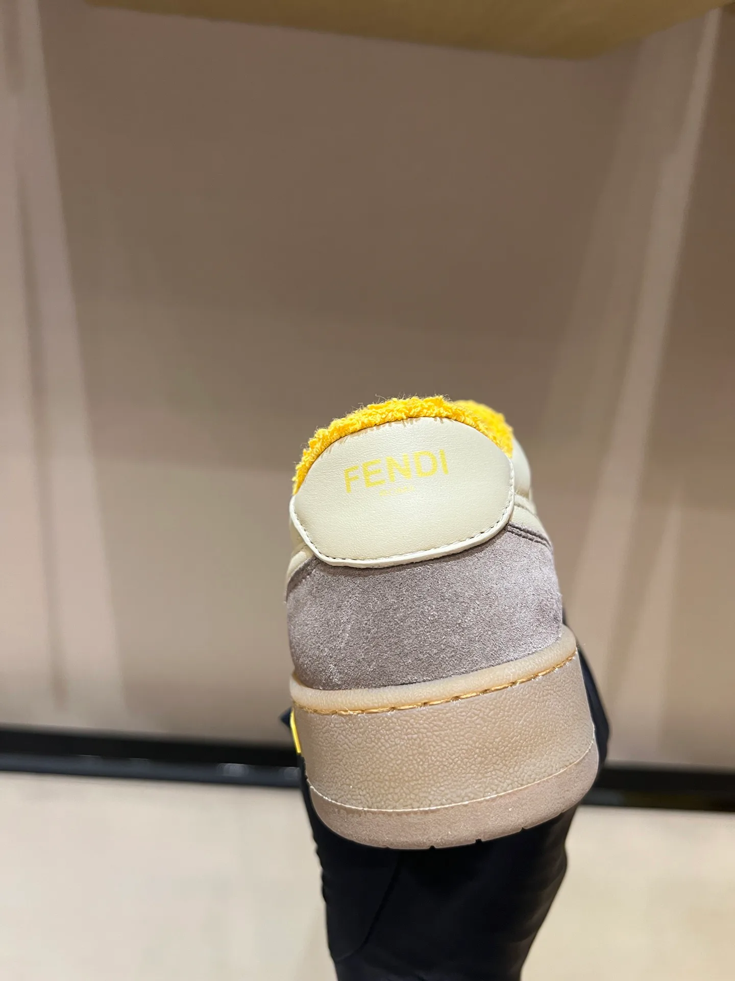Кроссовки Женские Fendi 139695