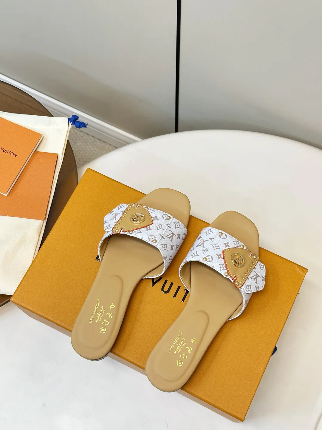Шлепанцы Женские Louis Vuitton 12338561